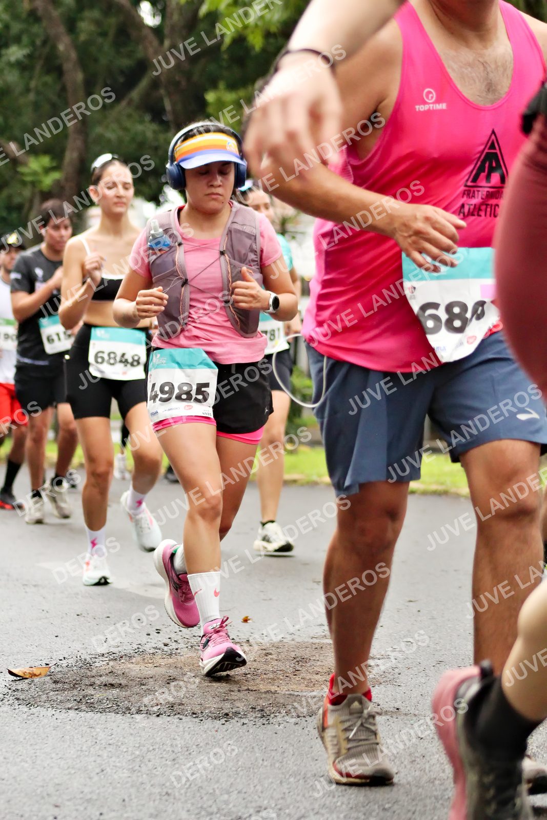 Foto del MEDIO MARATÓN ATLAS en Av. Patria, frente al Parque El Polvorín, Zapopan a las 08:27 · dorsal 4985, 6848, 61