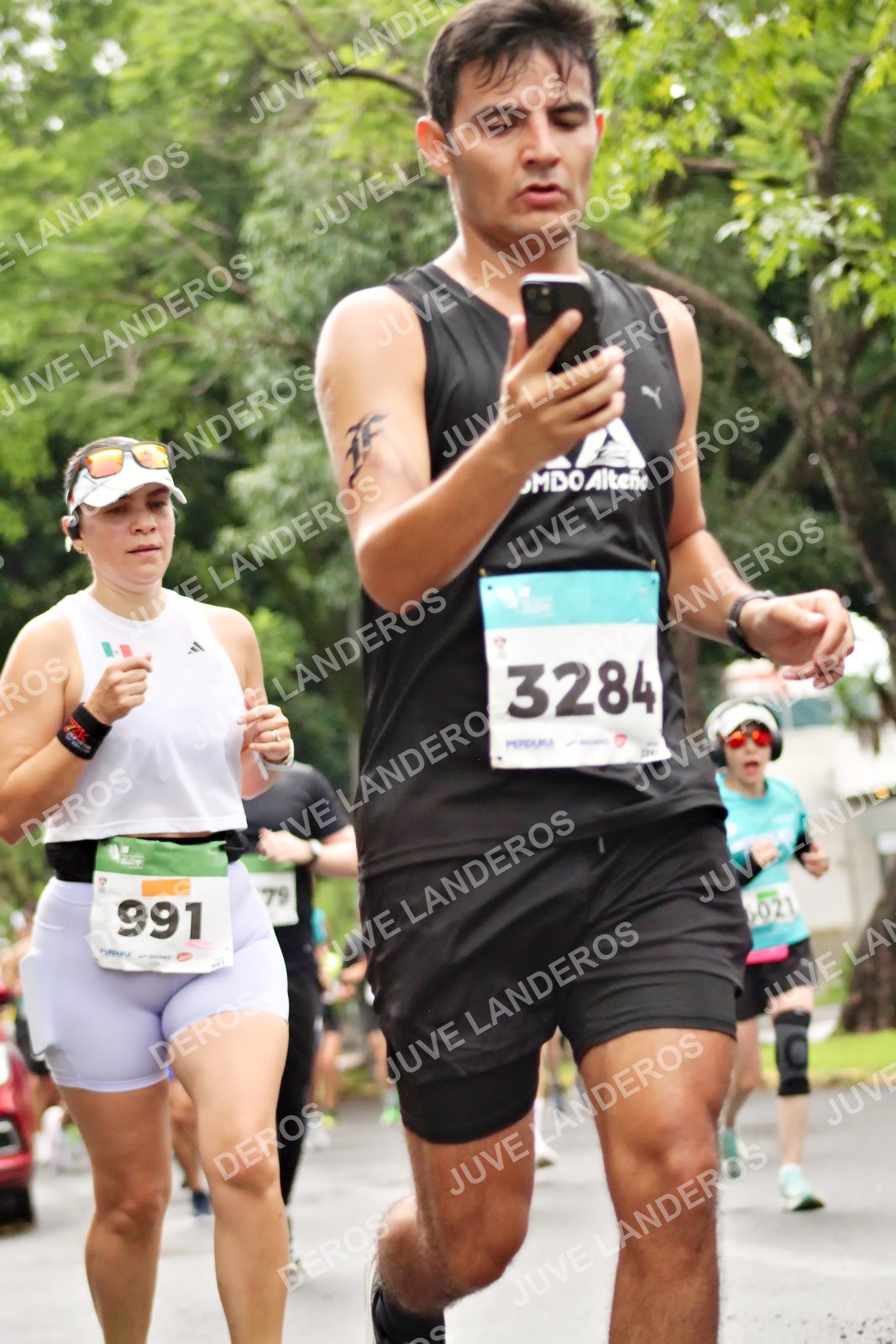 Foto del MEDIO MARATÓN ATLAS en Av. Patria, frente al Parque El Polvorín, Zapopan a las 08:28 · dorsal 3284, 991, 79, 5021