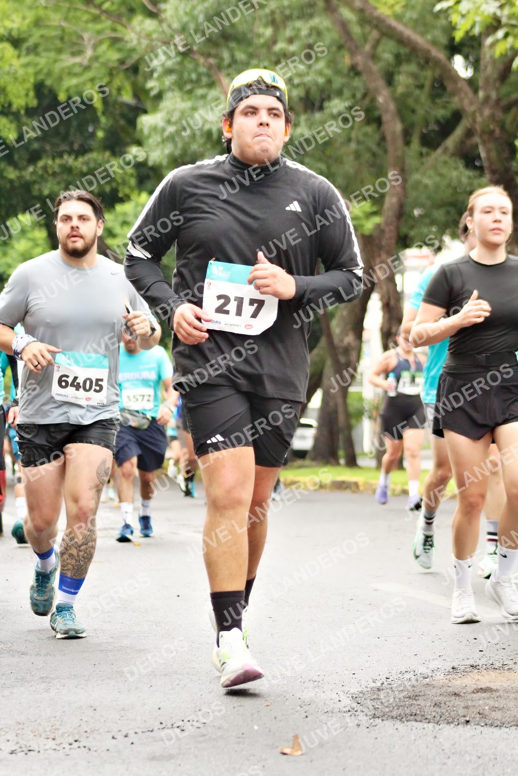 Foto del MEDIO MARATÓN ATLAS en Av. Patria, frente al Parque El Polvorín, Zapopan a las 08:42 · dorsal 217, 6405, 3572