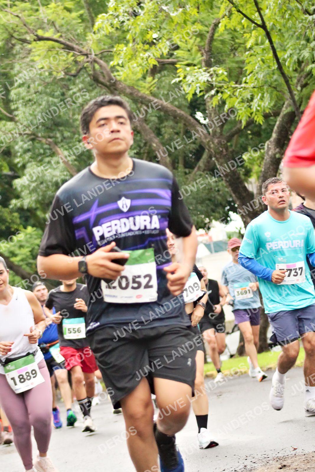 Foto del MEDIO MARATÓN ATLAS en Av. Patria, frente al Parque El Polvorín, Zapopan a las 08:31 · dorsal 1889, 737, 556, 709
