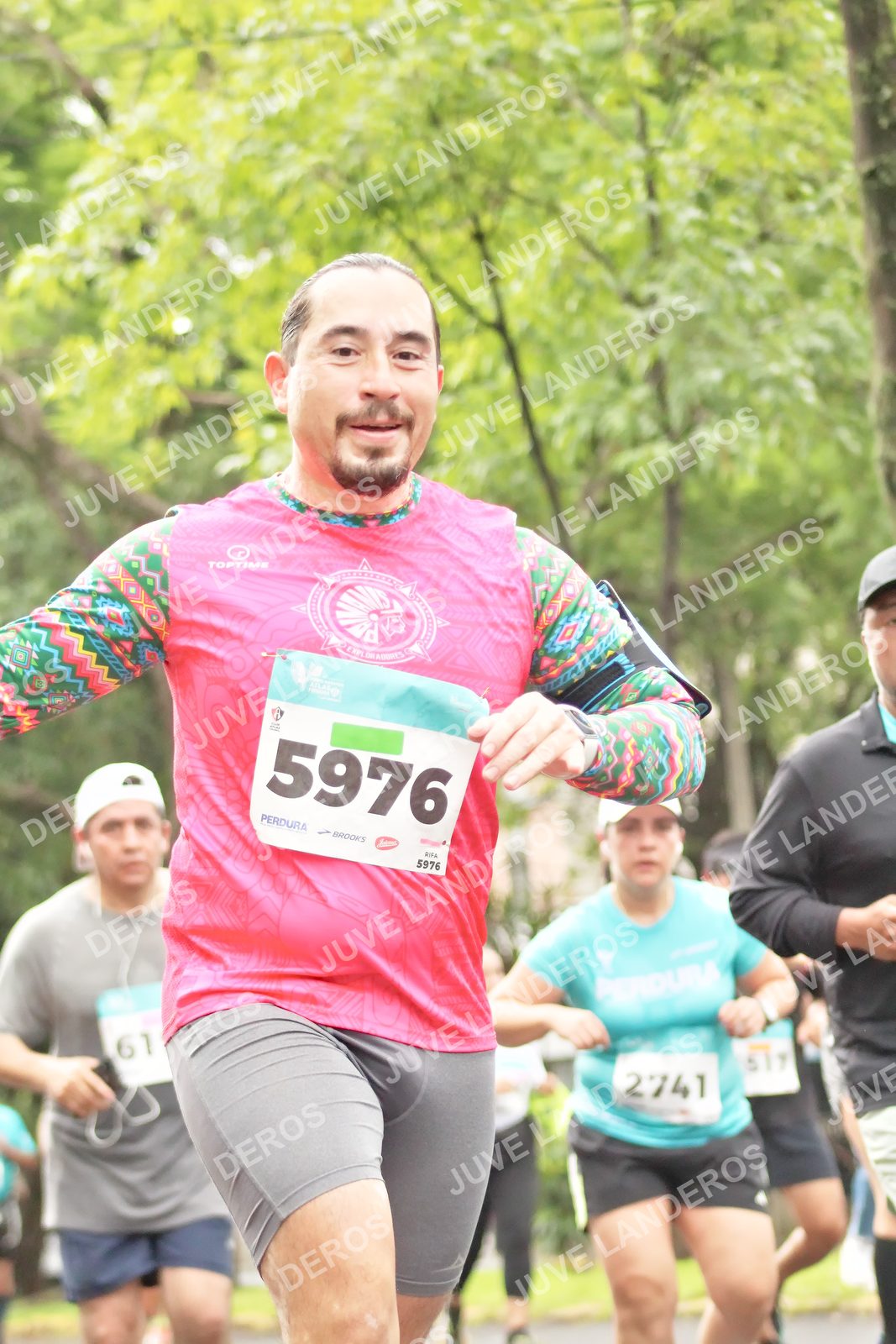 Foto del MEDIO MARATÓN ATLAS en Av. Patria, frente al Parque El Polvorín, Zapopan a las 08:46 · dorsal 5976, 2741, 61