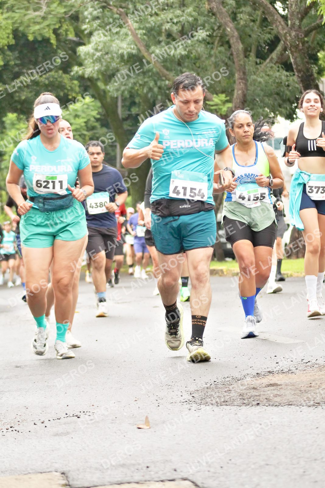 Foto del MEDIO MARATÓN ATLAS en Av. Patria, frente al Parque El Polvorín, Zapopan a las 08:42 · dorsal 373, 4154, 6211, 4155