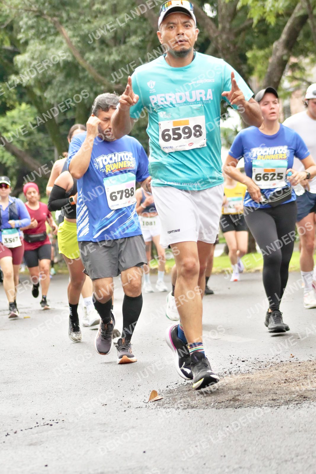 Foto del MEDIO MARATÓN ATLAS en Av. Patria, frente al Parque El Polvorín, Zapopan a las 08:34 · dorsal 6598, 6788, 6625, 3567