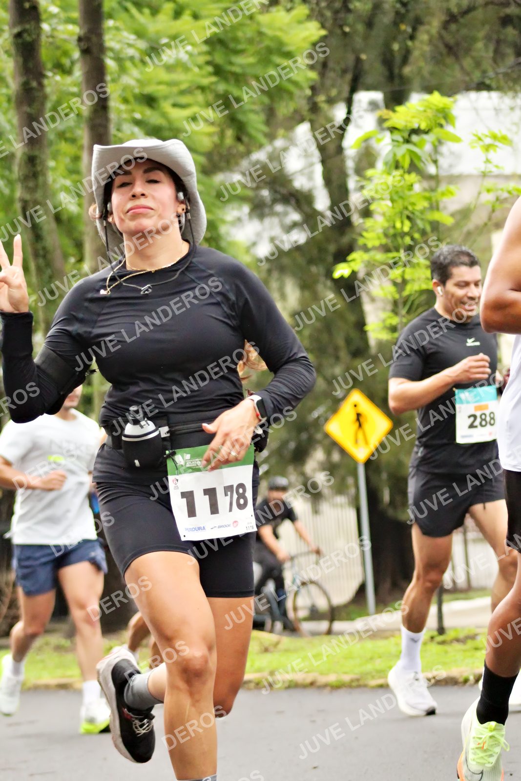 Foto del MEDIO MARATÓN ATLAS en Av. Patria, frente al Parque El Polvorín, Zapopan a las 08:28 · dorsal 288, 1178