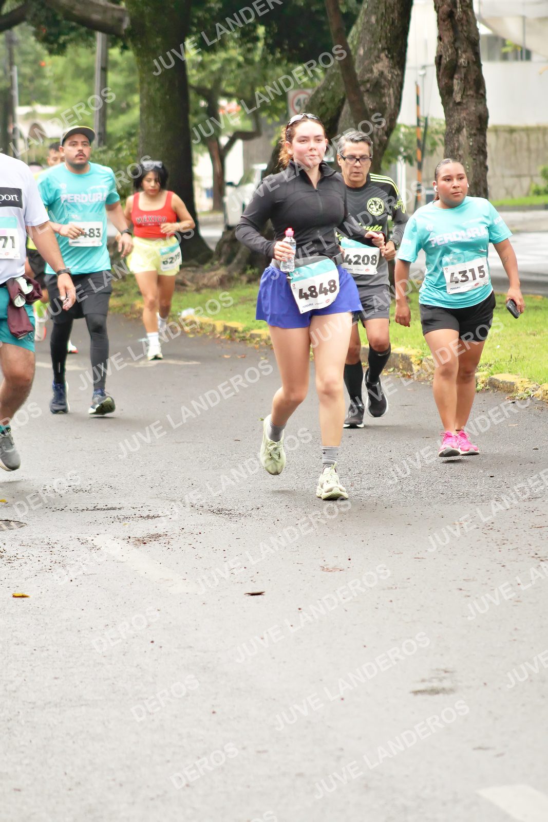 Foto del MEDIO MARATÓN ATLAS en Av. Patria, frente al Parque El Polvorín, Zapopan a las 08:49 · dorsal 4848, 4315, 71, 483