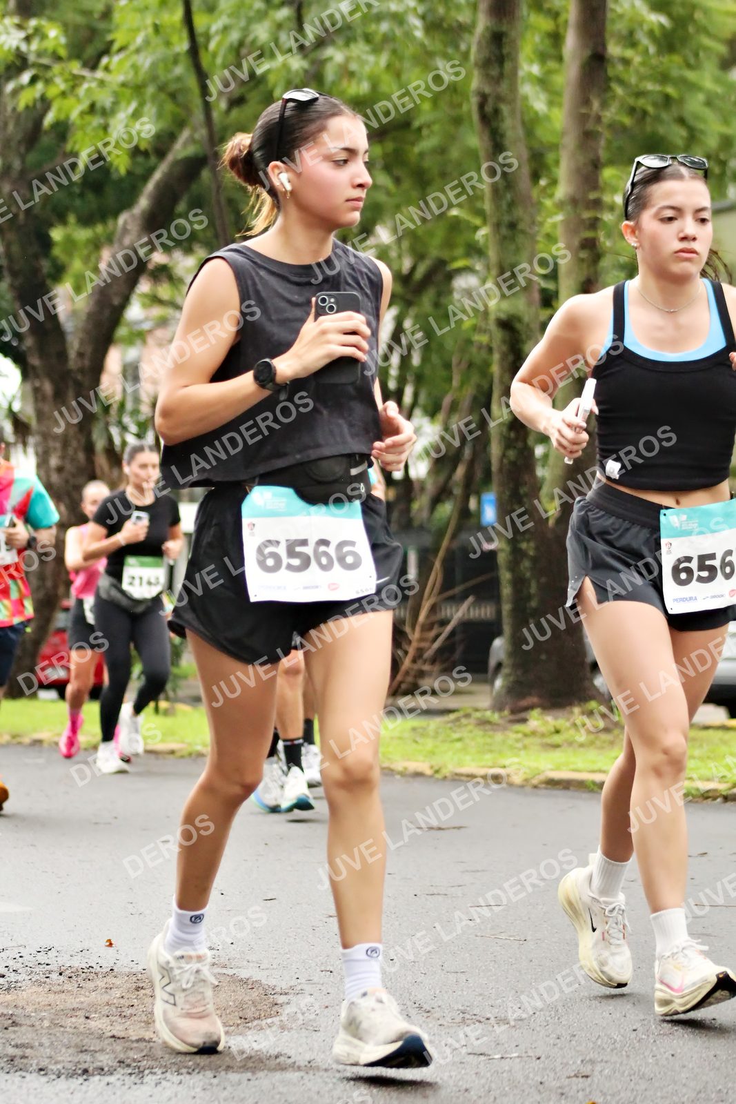 Foto del MEDIO MARATÓN ATLAS en Av. Patria, frente al Parque El Polvorín, Zapopan a las 08:28 · dorsal 656, 6566, 2143