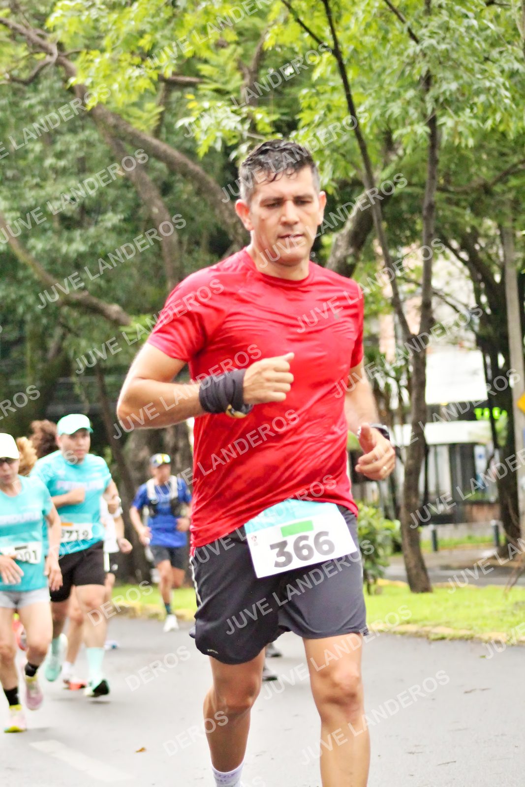 Foto del MEDIO MARATÓN ATLAS en Av. Patria, frente al Parque El Polvorín, Zapopan a las 08:16 · dorsal 366