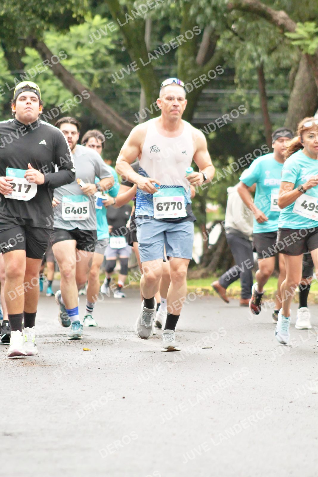 Foto del MEDIO MARATÓN ATLAS en Av. Patria, frente al Parque El Polvorín, Zapopan a las 08:42 · dorsal 6770, 6405, 5, 217