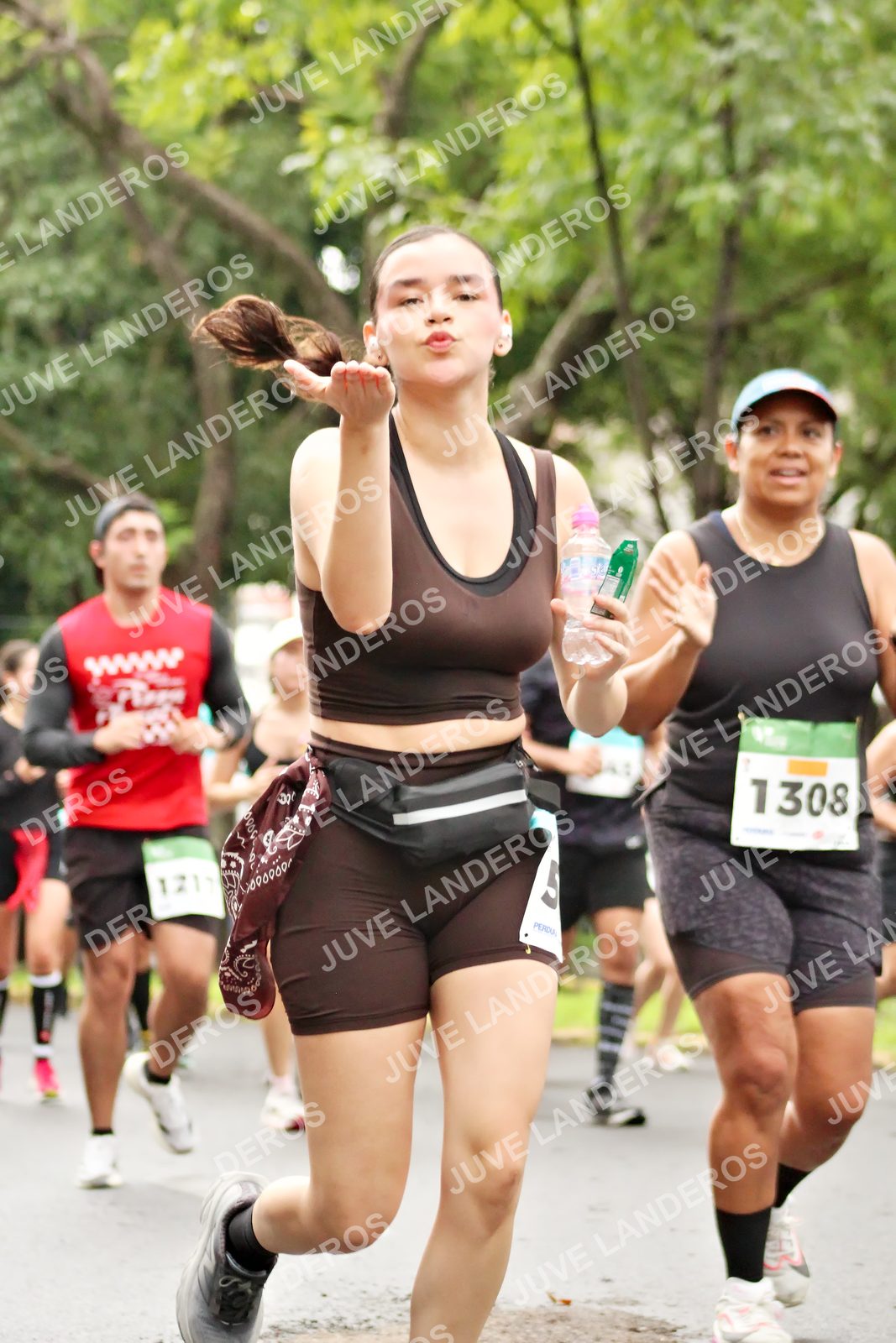 Foto del MEDIO MARATÓN ATLAS en Av. Patria, frente al Parque El Polvorín, Zapopan a las 08:37 · dorsal 1308, 5, 121