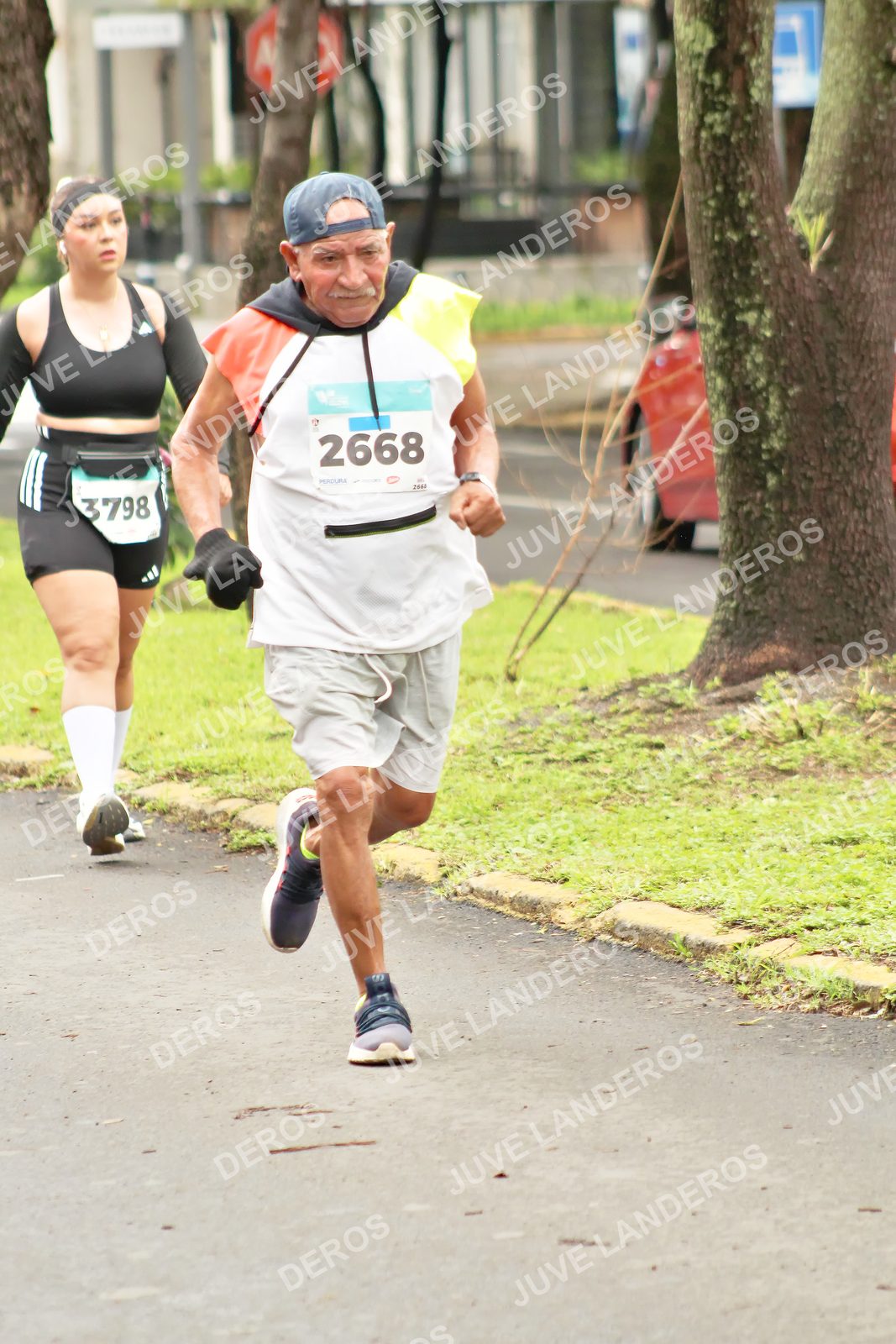 Foto del MEDIO MARATÓN ATLAS en Av. Patria, frente al Parque El Polvorín, Zapopan a las 09:04 · dorsal 2668, 3798