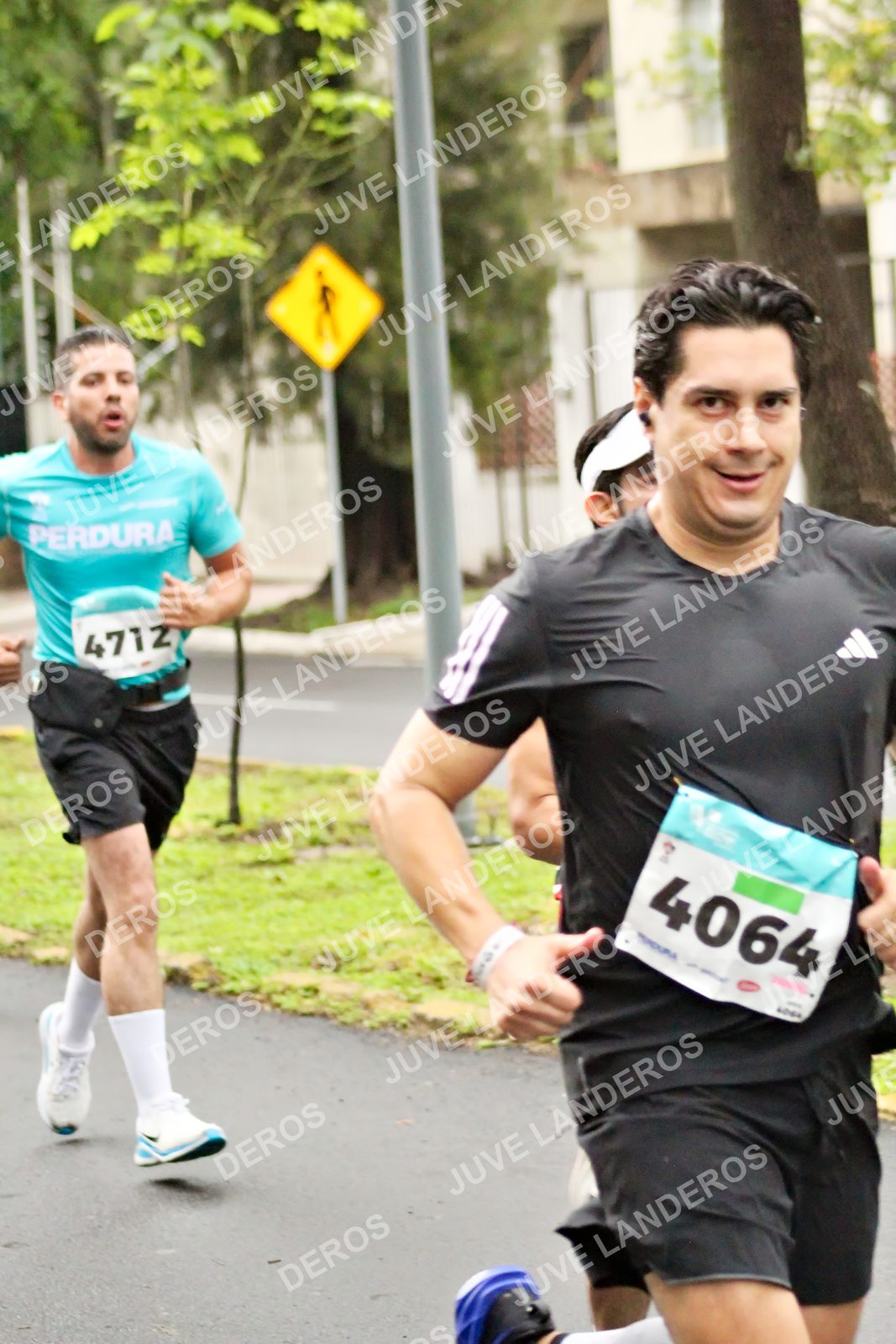 Foto del MEDIO MARATÓN ATLAS en Av. Patria, frente al Parque El Polvorín, Zapopan a las 08:10 · dorsal 4064, 4712
