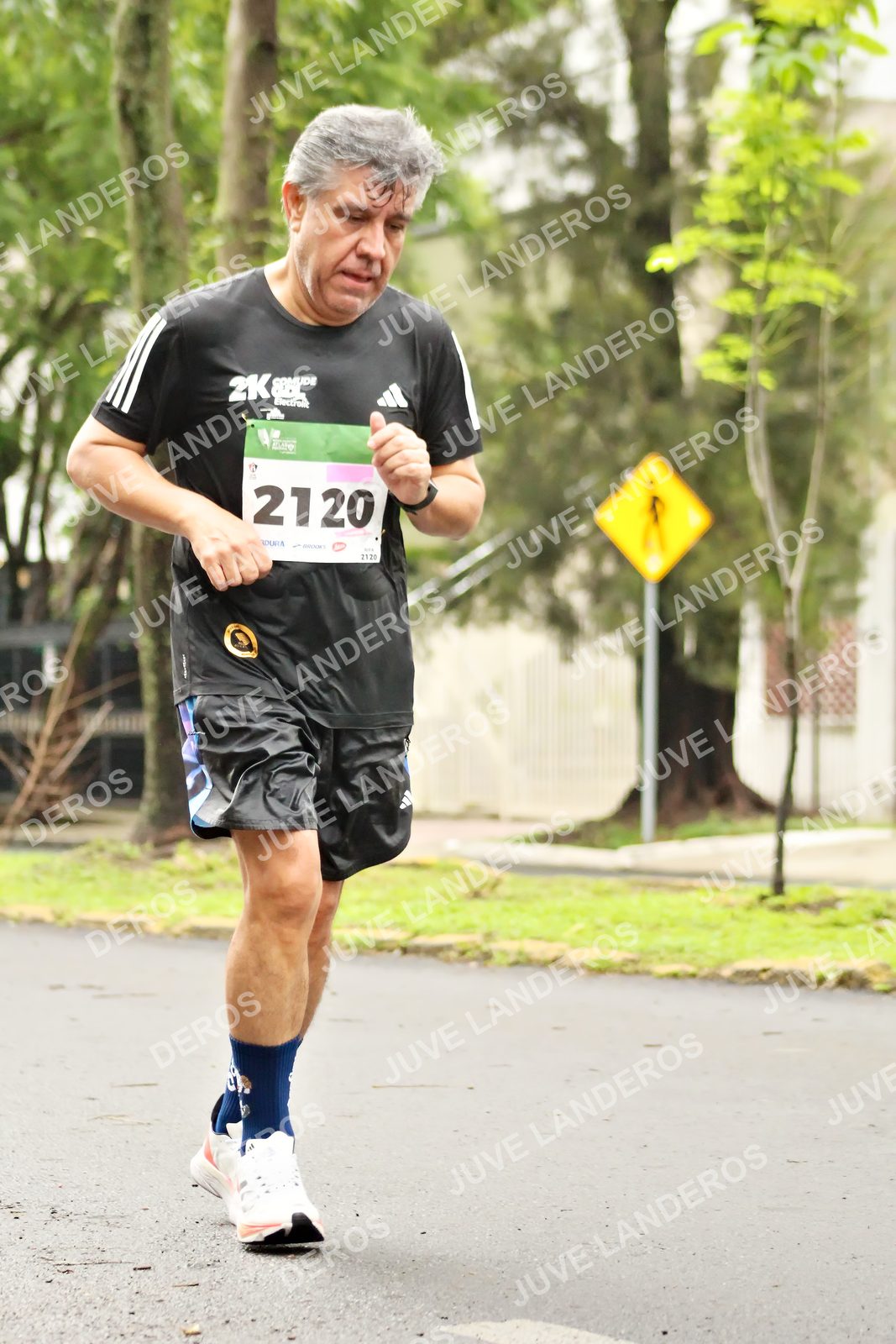 Foto del MEDIO MARATÓN ATLAS en Av. Patria, frente al Parque El Polvorín, Zapopan a las 08:48 · dorsal 2120