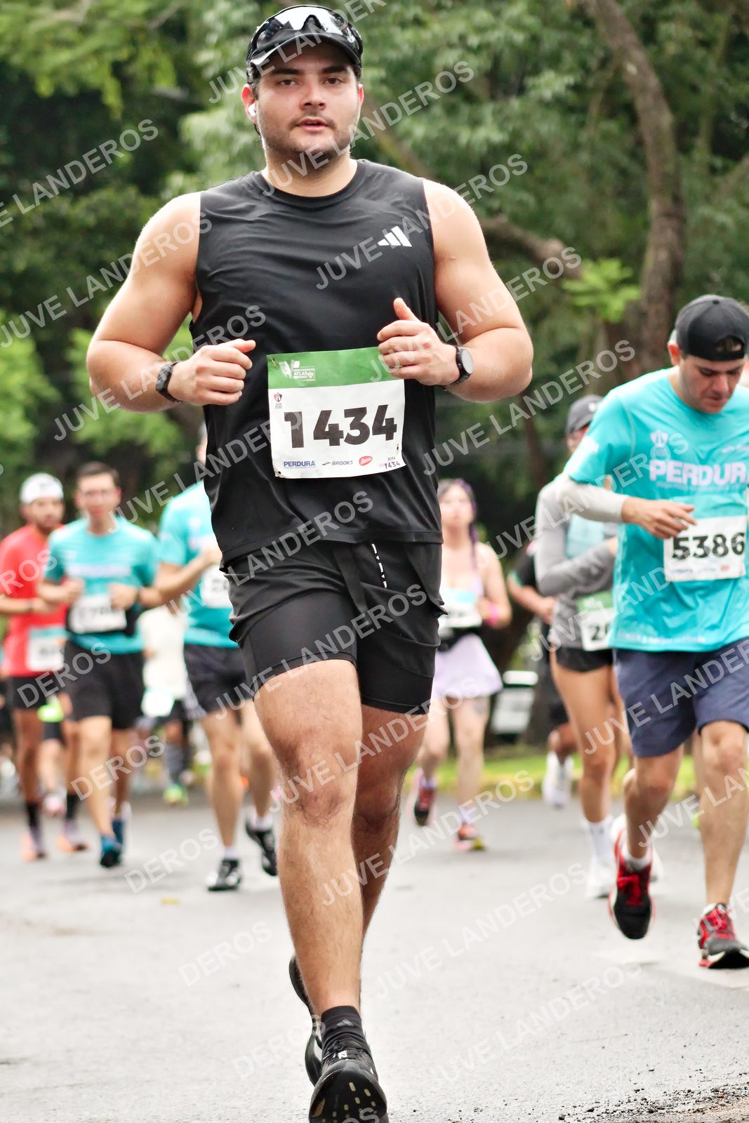 Foto del MEDIO MARATÓN ATLAS en Av. Patria, frente al Parque El Polvorín, Zapopan a las 08:34 · dorsal 5386, 1434, 2