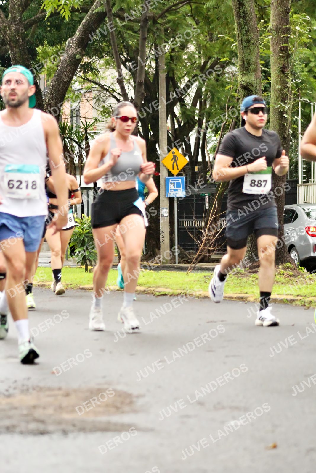 Foto del MEDIO MARATÓN ATLAS en Av. Patria, frente al Parque El Polvorín, Zapopan a las 08:25 · dorsal 887, 6218, 8