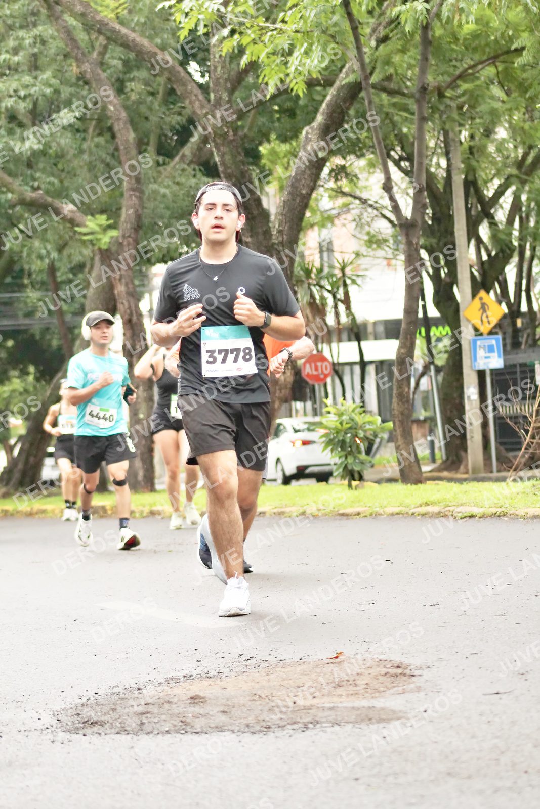 Foto del MEDIO MARATÓN ATLAS en Av. Patria, frente al Parque El Polvorín, Zapopan a las 08:44 · dorsal 3778, 4440