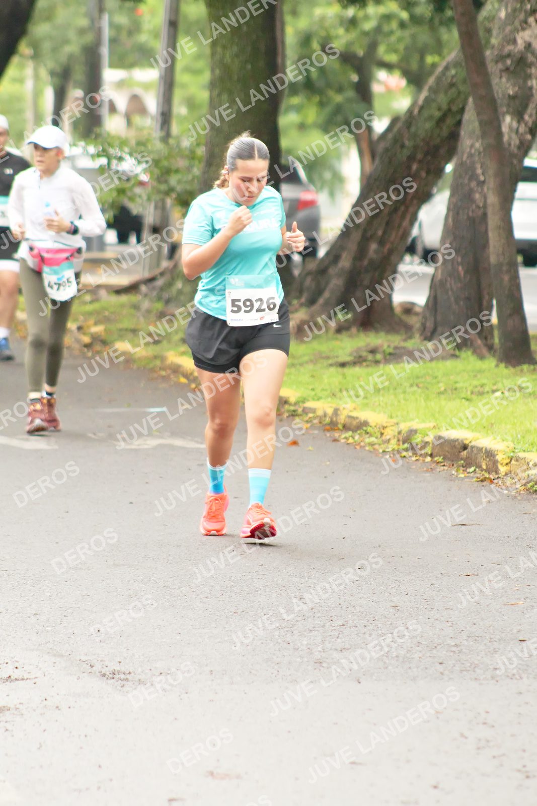 Foto del MEDIO MARATÓN ATLAS en Av. Patria, frente al Parque El Polvorín, Zapopan a las 08:55 · dorsal 5926, 4795