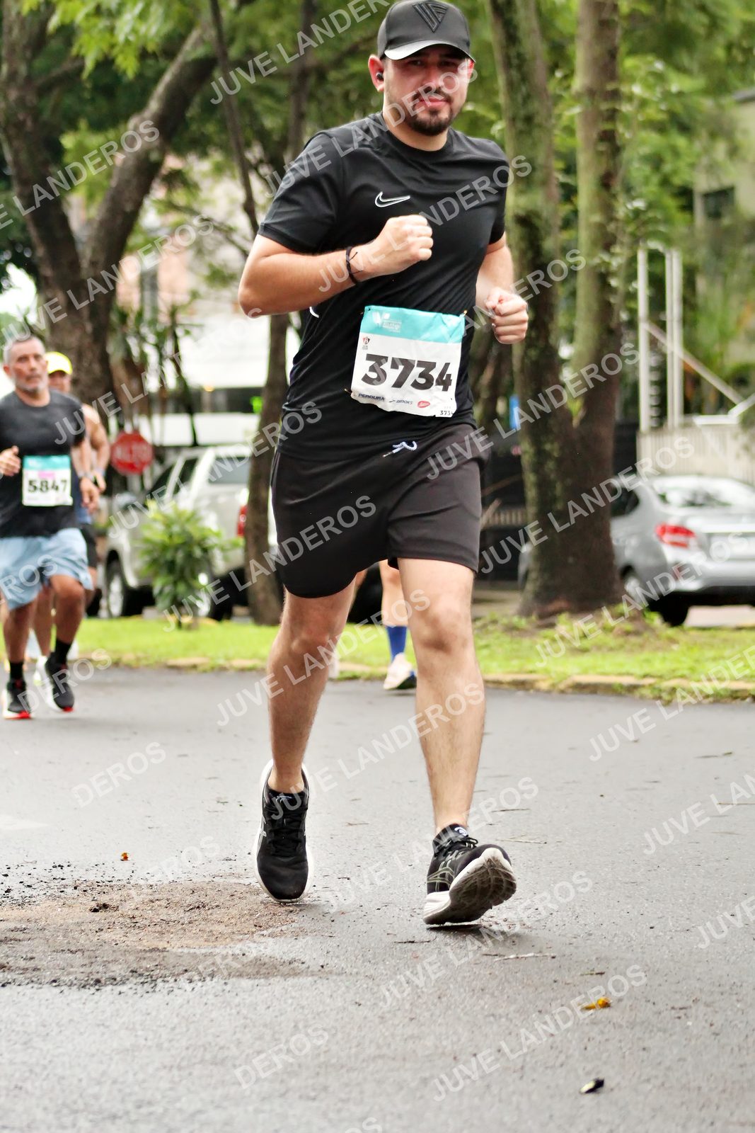 Foto del MEDIO MARATÓN ATLAS en Av. Patria, frente al Parque El Polvorín, Zapopan a las 08:29 · dorsal 3734, 5847