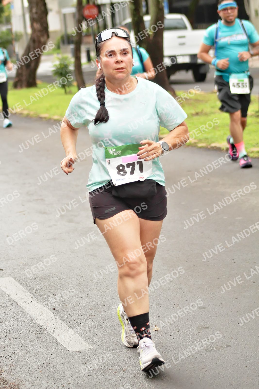 Foto del MEDIO MARATÓN ATLAS en Av. Patria, frente al Parque El Polvorín, Zapopan a las 08:57 · dorsal 871, 4555