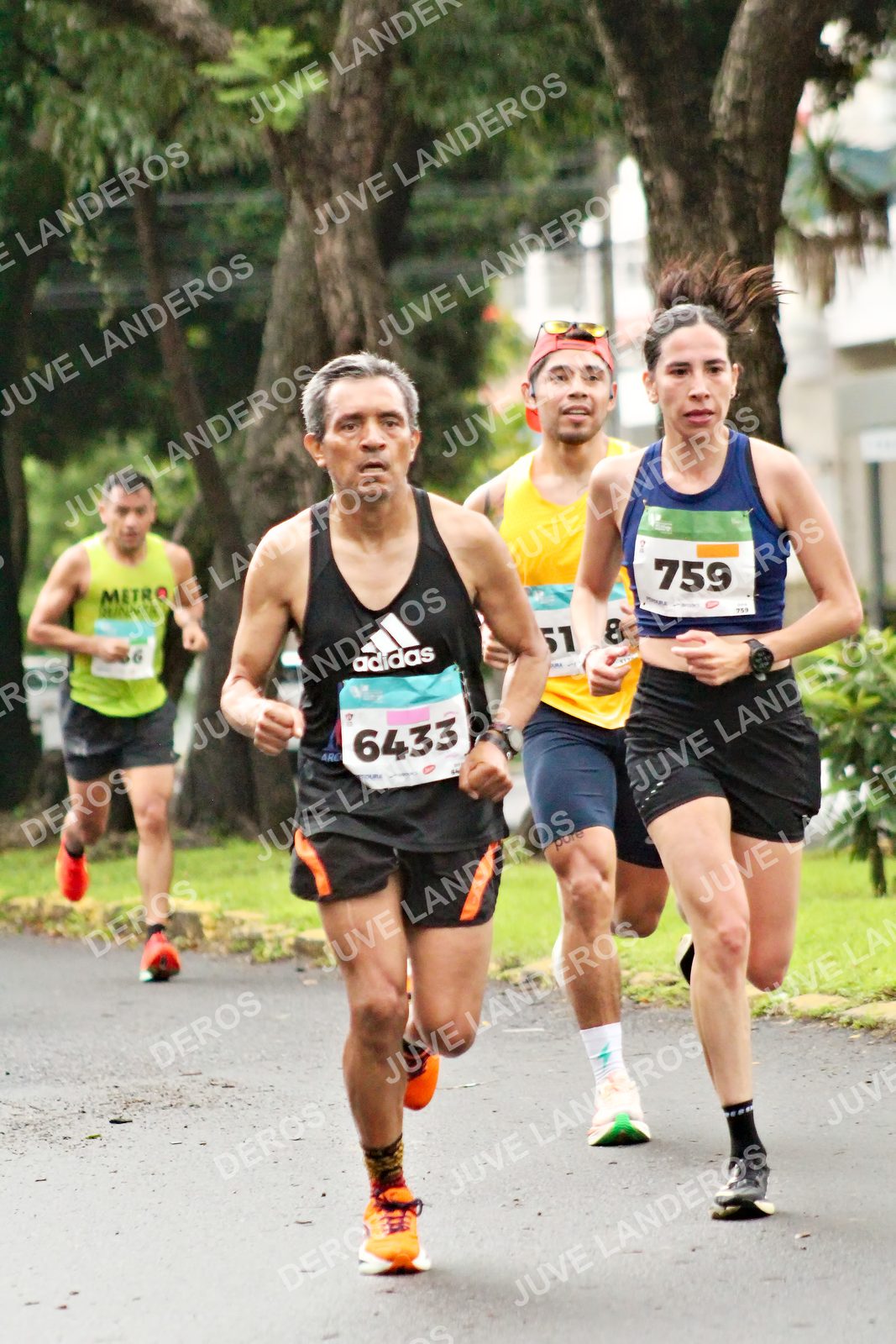 Foto del MEDIO MARATÓN ATLAS en Av. Patria, frente al Parque El Polvorín, Zapopan a las 08:04 · dorsal 759, 6433, 8, 51