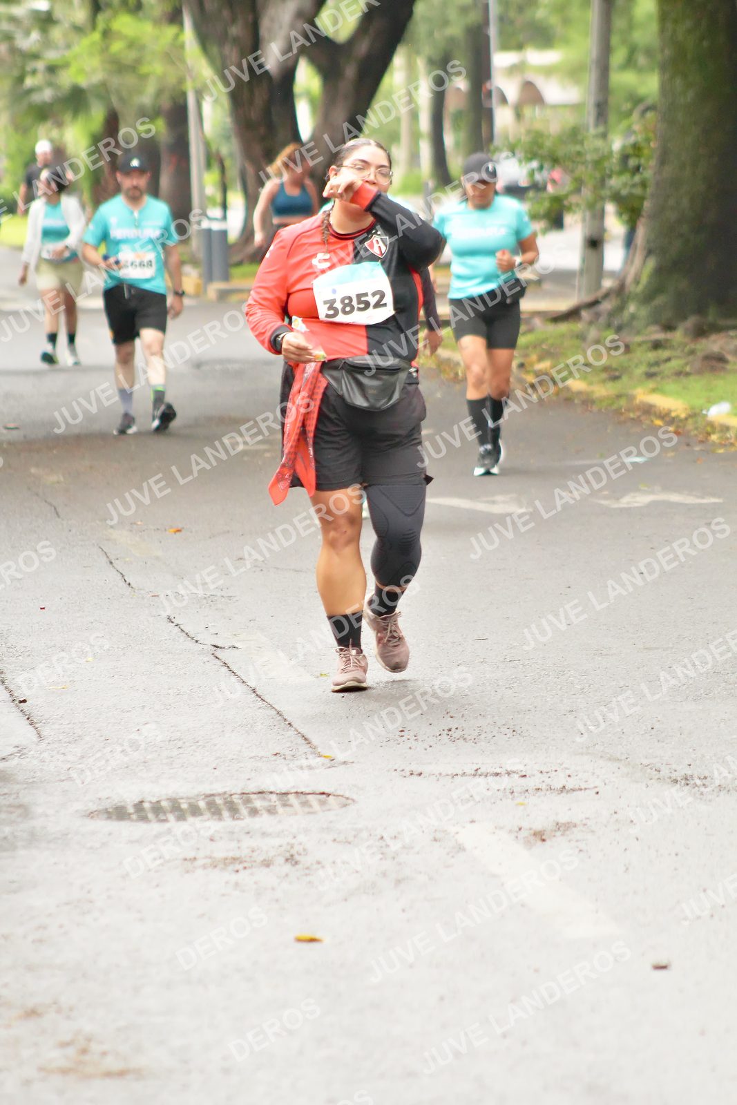 Foto del MEDIO MARATÓN ATLAS en Av. Patria, frente al Parque El Polvorín, Zapopan a las 08:54 · dorsal 3852