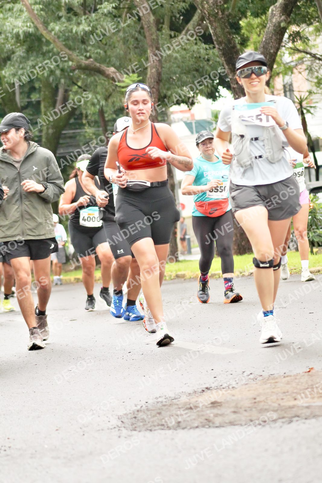 Foto del MEDIO MARATÓN ATLAS en Av. Patria, frente al Parque El Polvorín, Zapopan a las 08:43 · dorsal 4006, 950, 6550