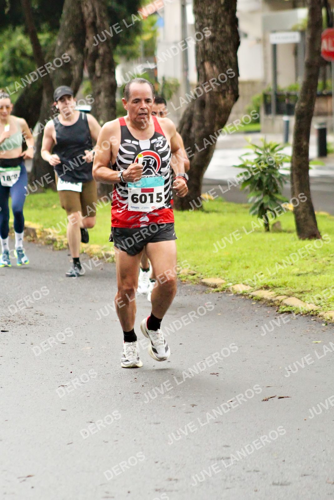 Foto del MEDIO MARATÓN ATLAS en Av. Patria, frente al Parque El Polvorín, Zapopan a las 08:06 · dorsal 6015