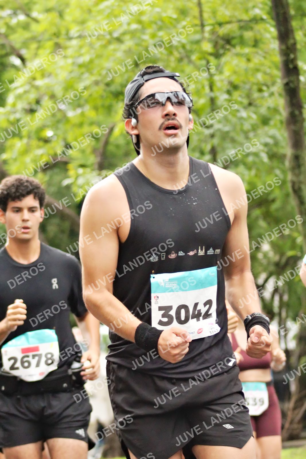 Foto del MEDIO MARATÓN ATLAS en Av. Patria, frente al Parque El Polvorín, Zapopan a las 08:28 · dorsal 3042, 2678, 539, 7