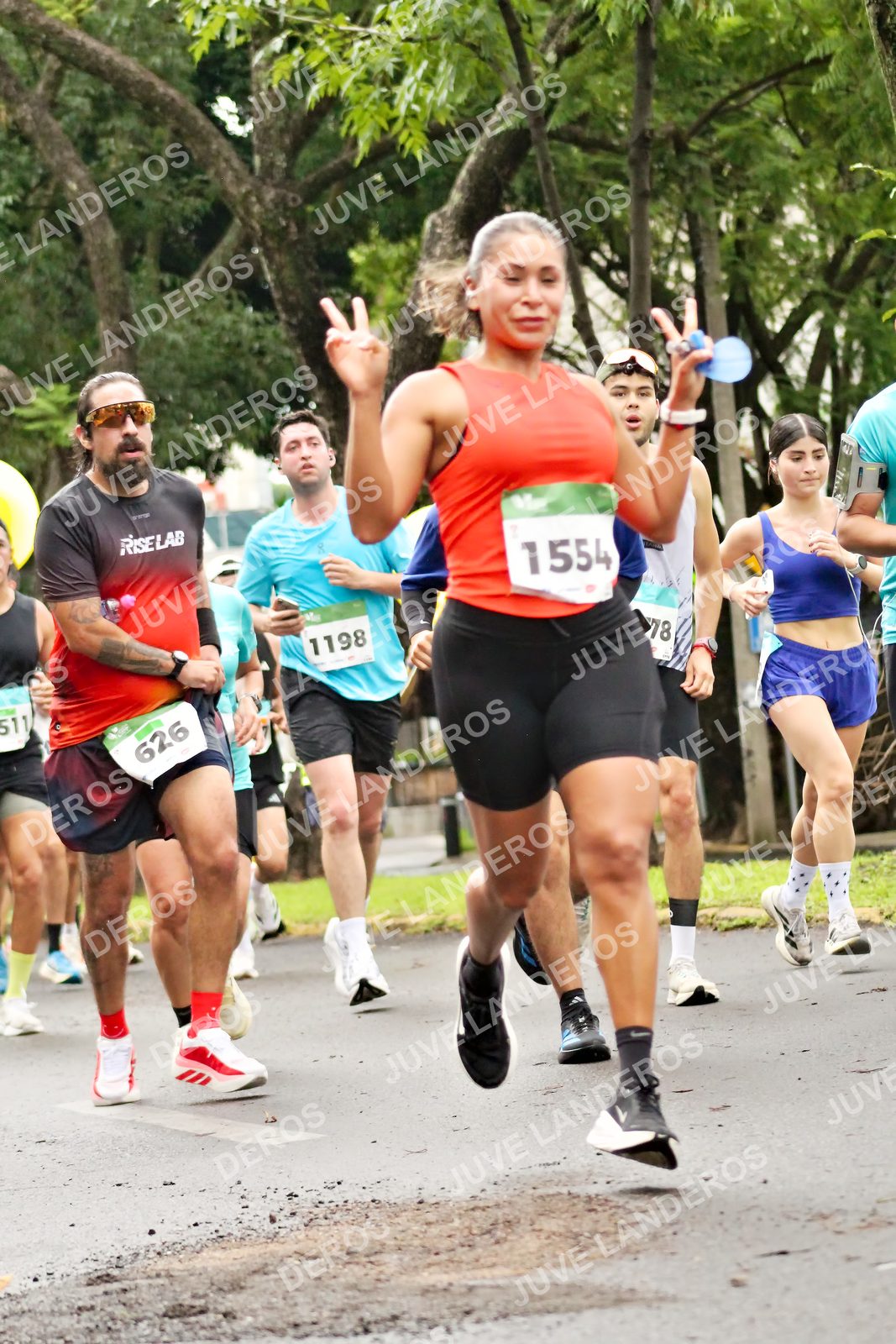 Foto del MEDIO MARATÓN ATLAS en Av. Patria, frente al Parque El Polvorín, Zapopan a las 08:21 · dorsal 1198, 626, 1554, 78