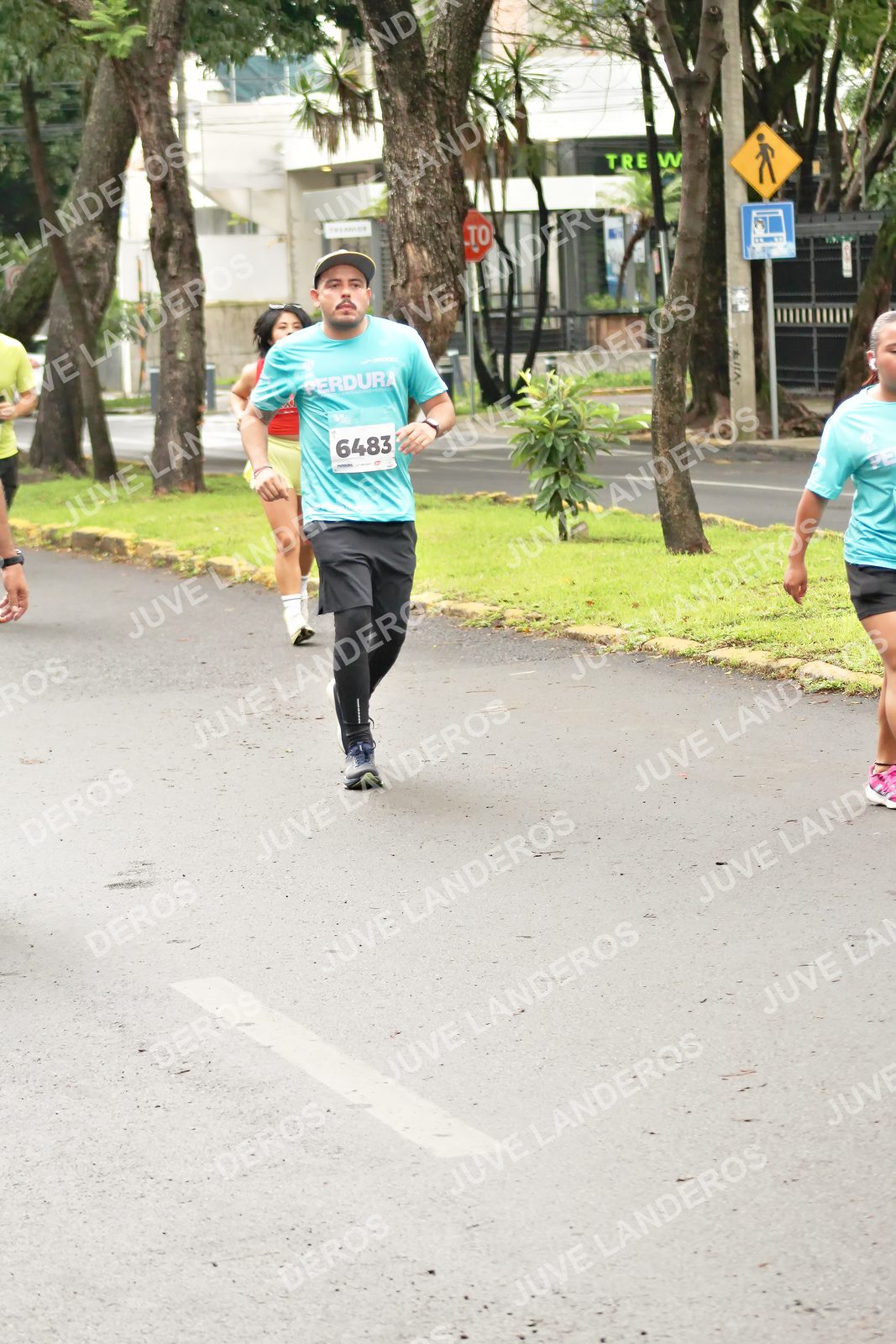 Foto del MEDIO MARATÓN ATLAS en Av. Patria, frente al Parque El Polvorín, Zapopan a las 08:49 · dorsal 6483