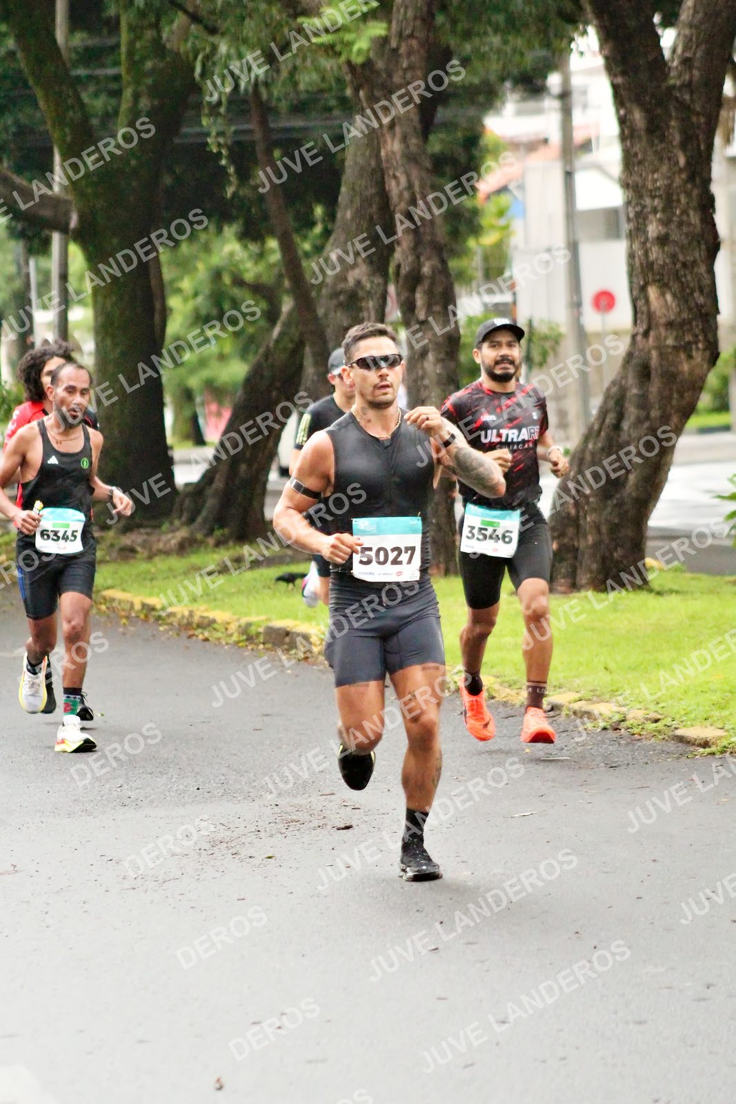 Foto del MEDIO MARATÓN ATLAS en Av. Patria, frente al Parque El Polvorín, Zapopan a las 08:03 · dorsal 5027, 3546, 6345