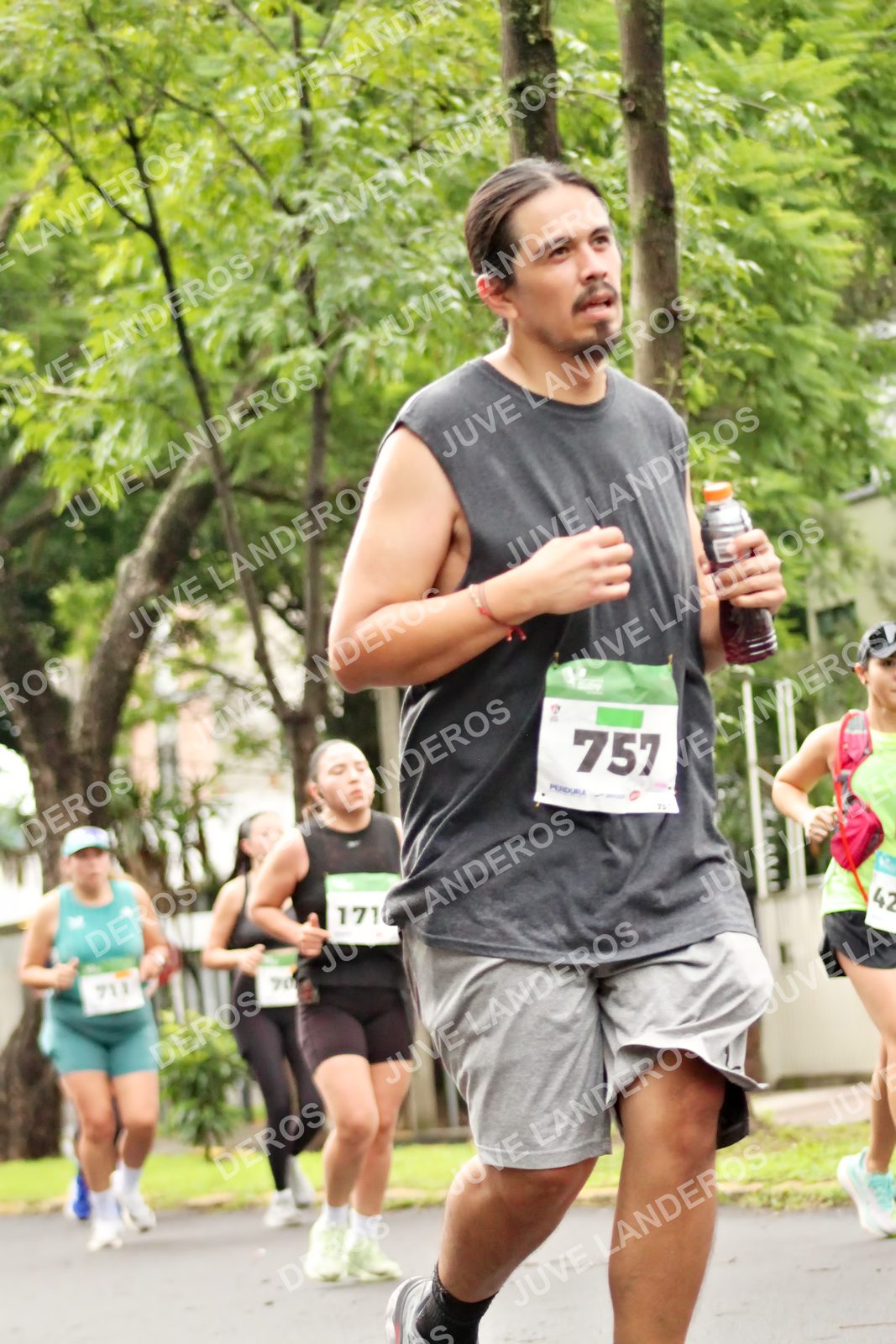 Foto del MEDIO MARATÓN ATLAS en Av. Patria, frente al Parque El Polvorín, Zapopan a las 08:42 · dorsal 757, 171, 711, 70
