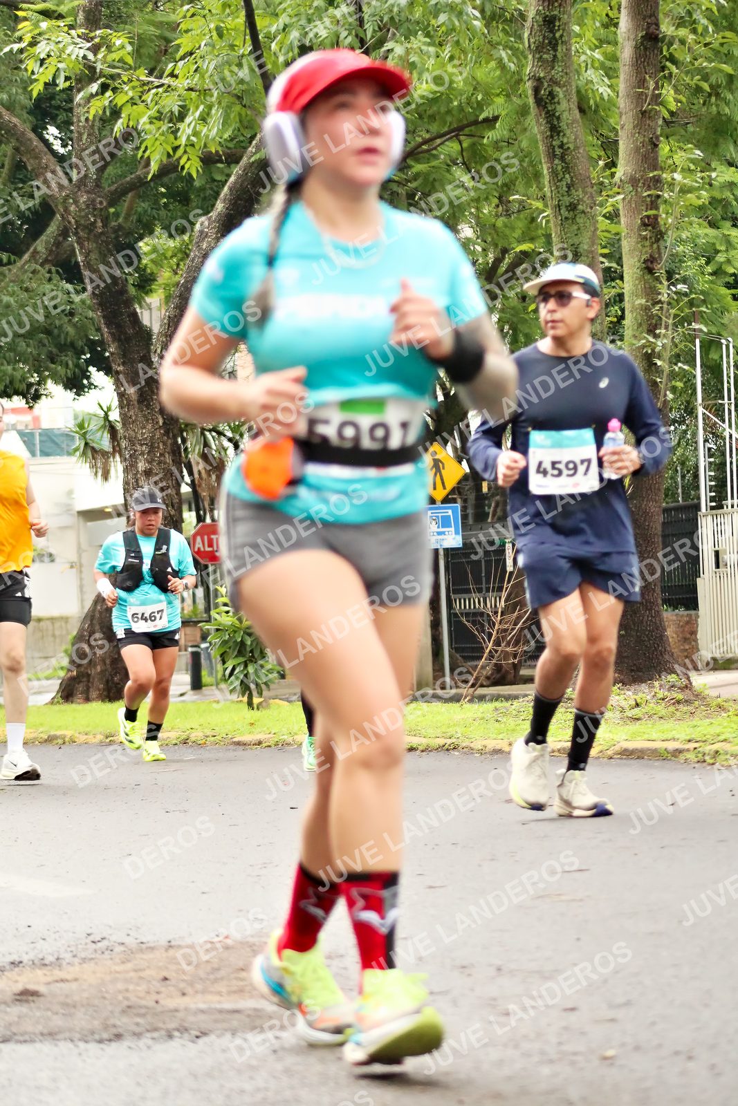 Foto del MEDIO MARATÓN ATLAS en Av. Patria, frente al Parque El Polvorín, Zapopan a las 08:47 · dorsal 4597, 6467, 5991