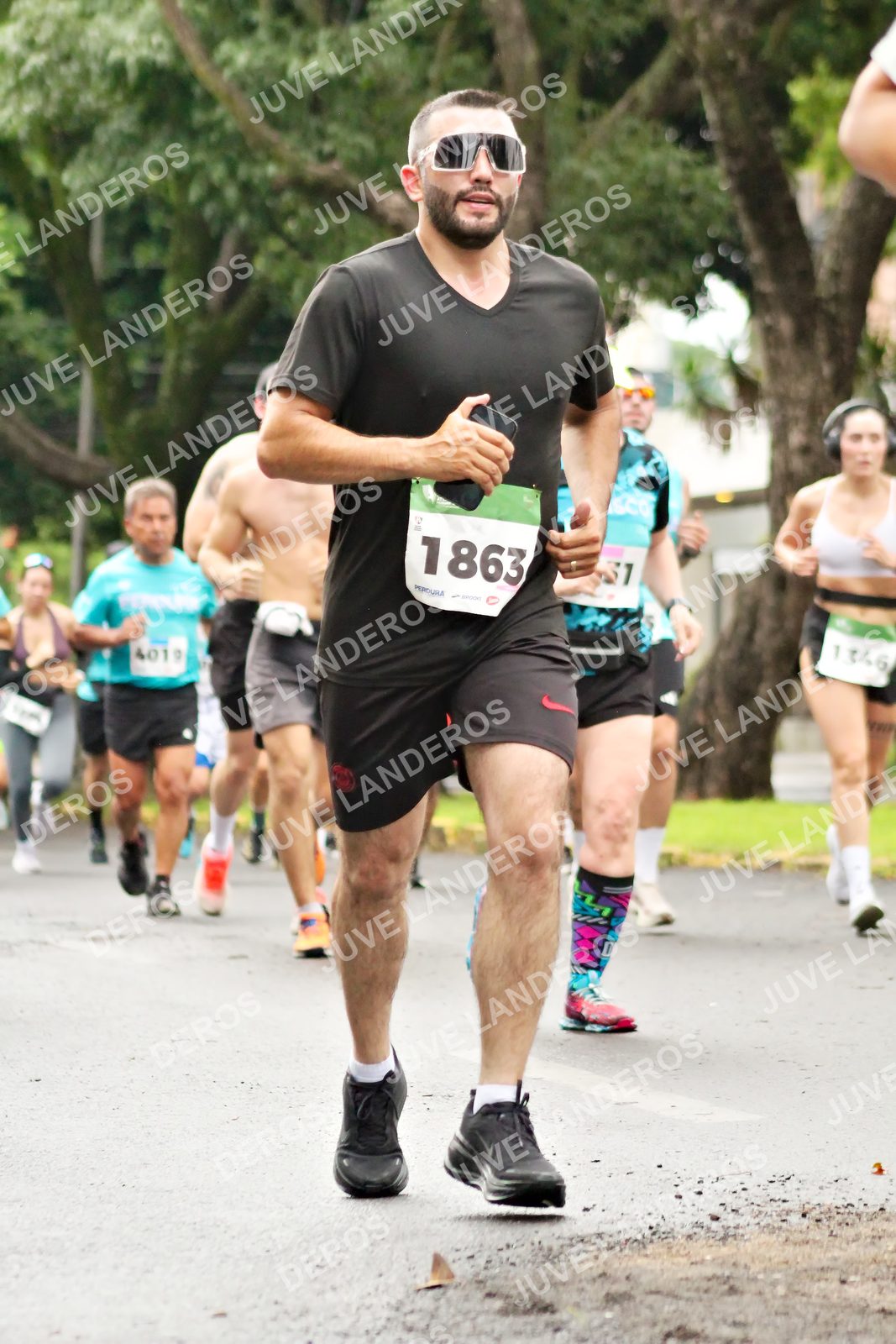 Foto del MEDIO MARATÓN ATLAS en Av. Patria, frente al Parque El Polvorín, Zapopan a las 08:28 · dorsal 1863, 4019, 1346, 1