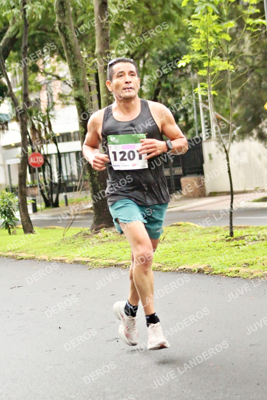 Foto del MEDIO MARATÓN ATLAS en Av. Patria, frente al Parque El Polvorín, Zapopan a las 08:07 · dorsal 1201
