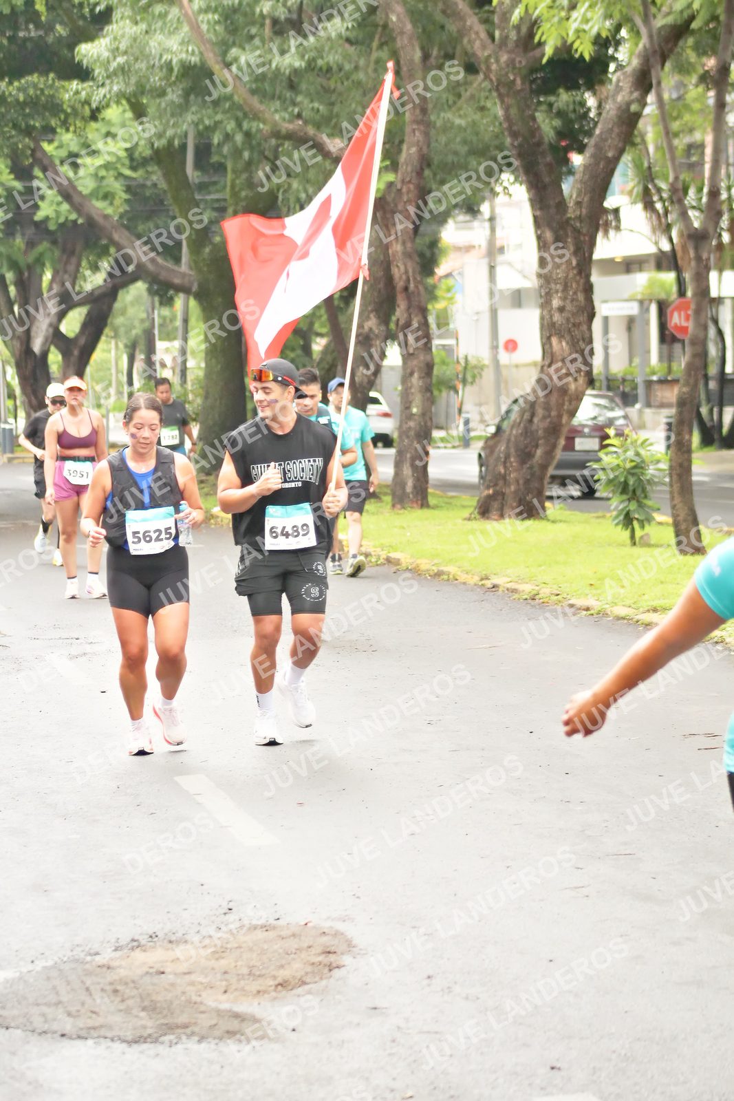 Foto del MEDIO MARATÓN ATLAS en Av. Patria, frente al Parque El Polvorín, Zapopan a las 08:59 · dorsal 5625, 6489