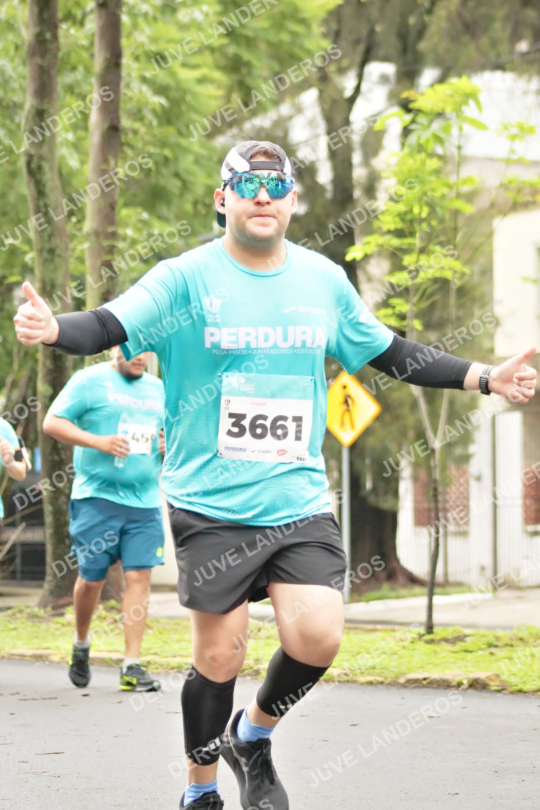 Foto del MEDIO MARATÓN ATLAS en Av. Patria, frente al Parque El Polvorín, Zapopan a las 08:43 · dorsal 3661, 366, 45