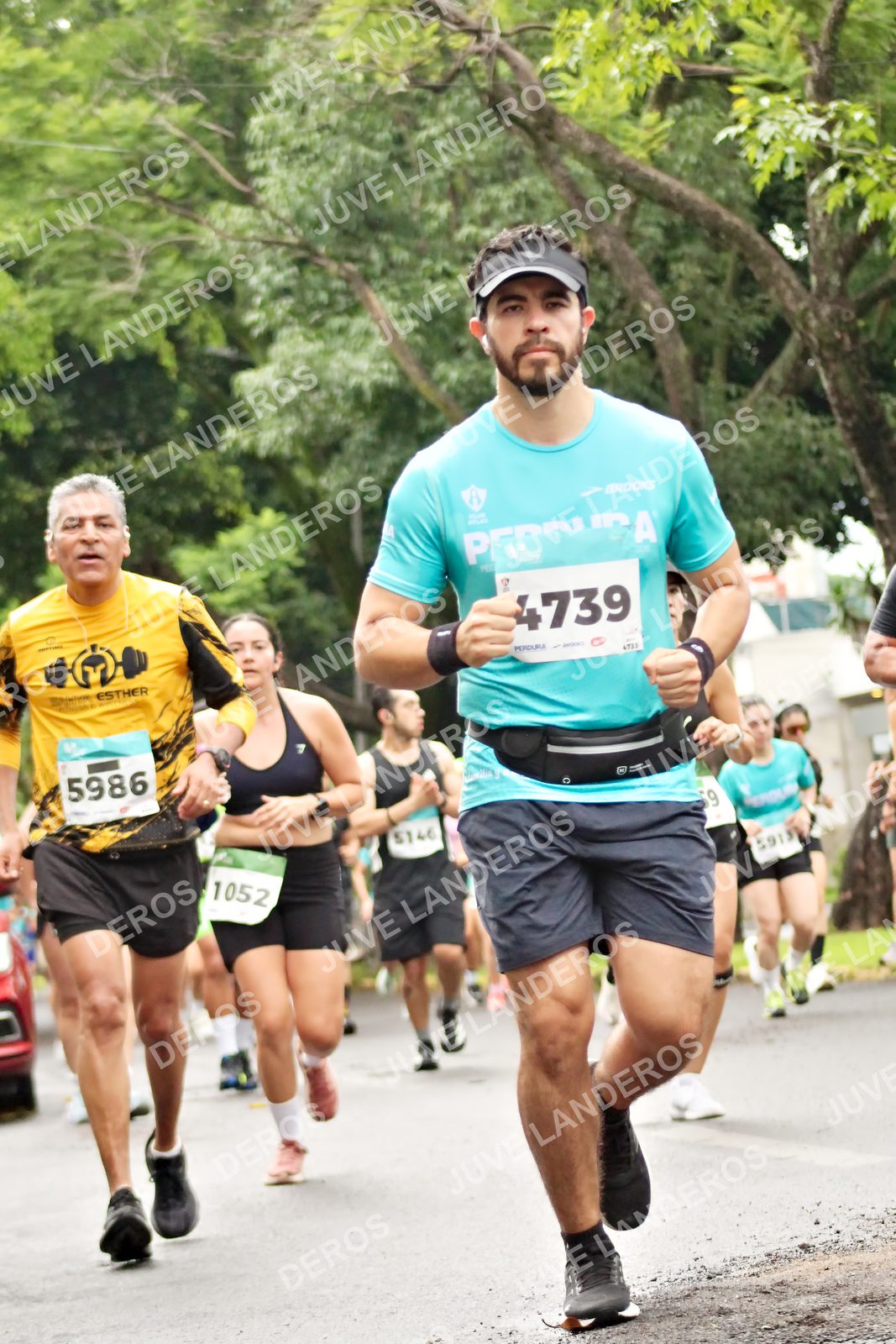 Foto del MEDIO MARATÓN ATLAS en Av. Patria, frente al Parque El Polvorín, Zapopan a las 08:34 · dorsal 4739, 5986, 1052, 5146