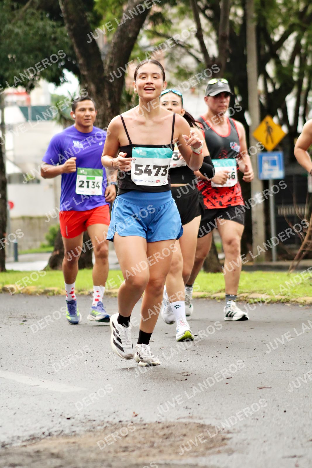 Foto del MEDIO MARATÓN ATLAS en Av. Patria, frente al Parque El Polvorín, Zapopan a las 08:33 · dorsal 5473, 2134, 6, 3