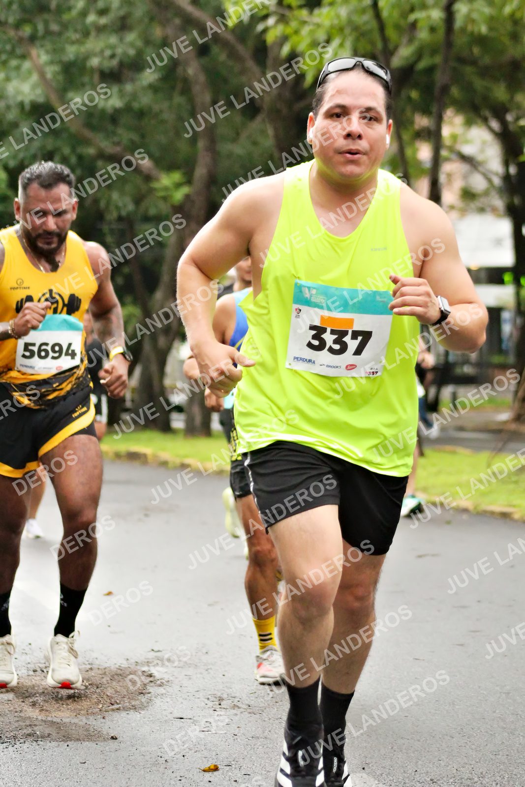 Foto del MEDIO MARATÓN ATLAS en Av. Patria, frente al Parque El Polvorín, Zapopan a las 08:13 · dorsal 337, 5694