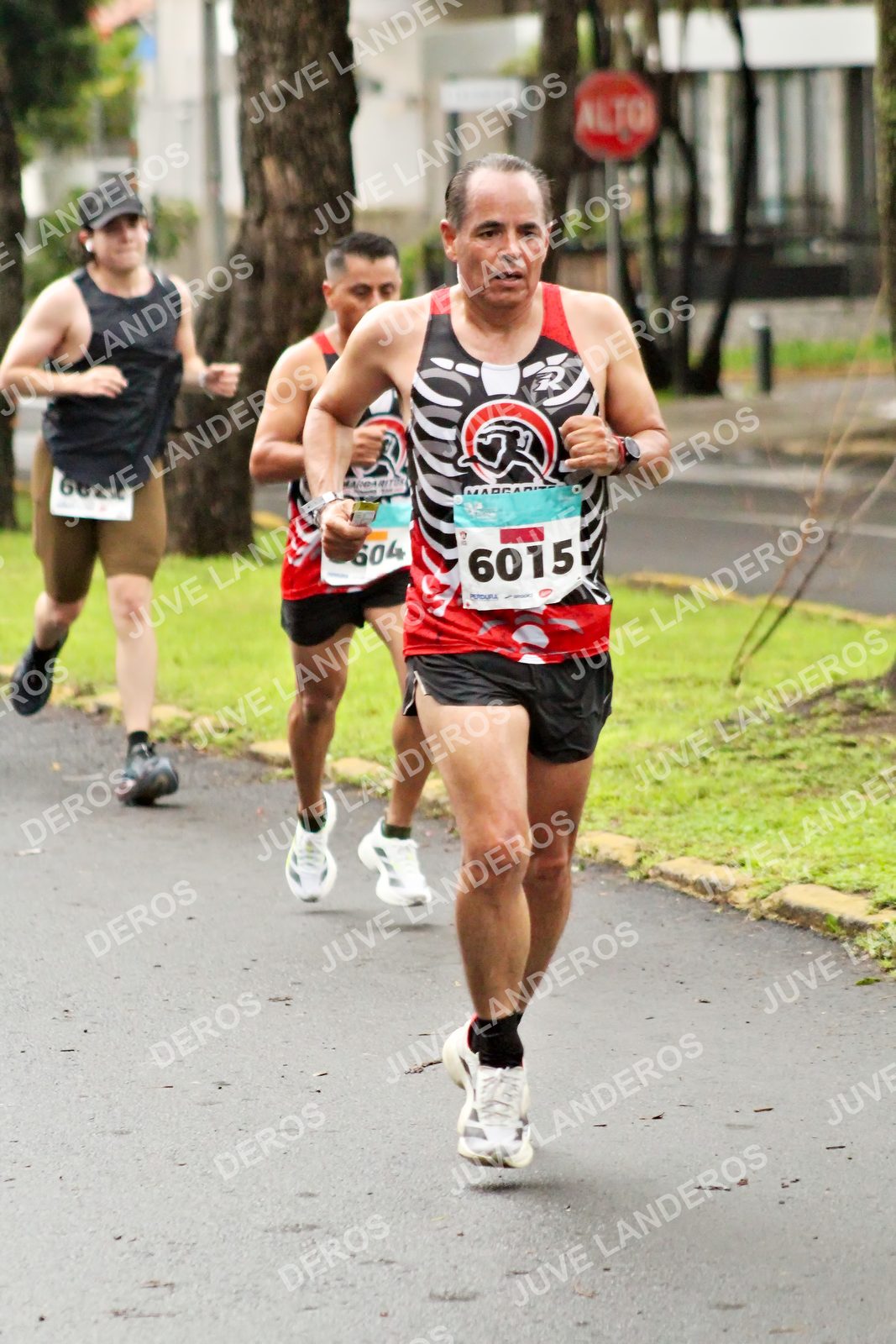 Foto del MEDIO MARATÓN ATLAS en Av. Patria, frente al Parque El Polvorín, Zapopan a las 08:06 · dorsal 6015, 604