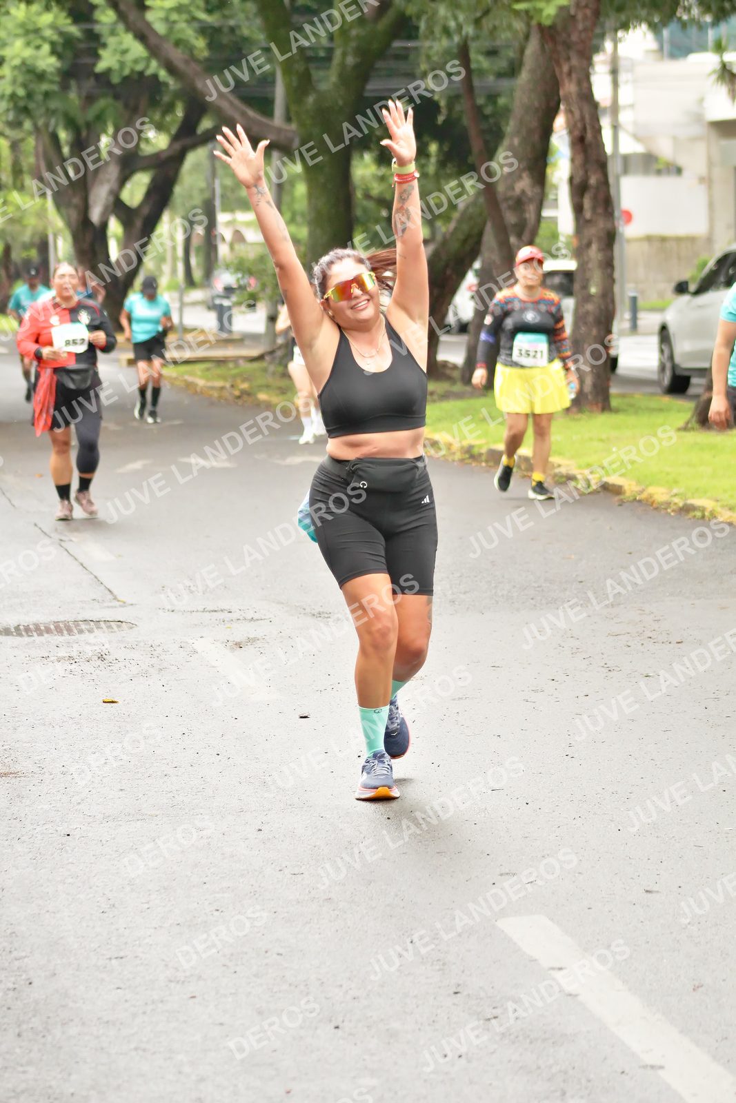 Foto del MEDIO MARATÓN ATLAS en Av. Patria, frente al Parque El Polvorín, Zapopan a las 08:54 · dorsal 3521, 852
