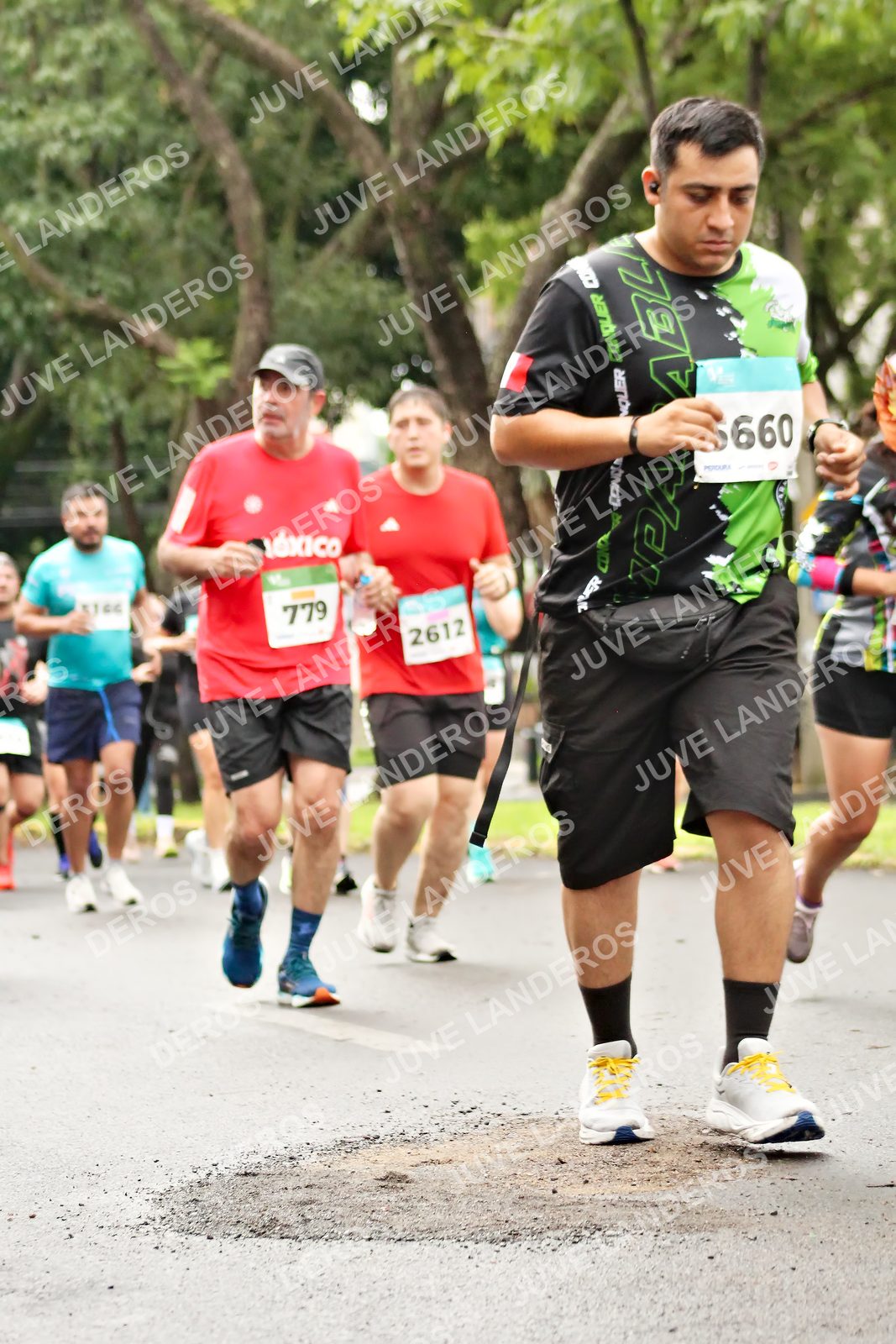 Foto del MEDIO MARATÓN ATLAS en Av. Patria, frente al Parque El Polvorín, Zapopan a las 08:46 · dorsal 660, 779, 2612