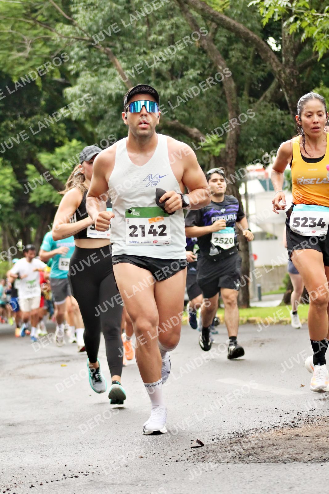 Foto del MEDIO MARATÓN ATLAS en Av. Patria, frente al Parque El Polvorín, Zapopan a las 08:24 · dorsal 5234, 2142, 2520, 52