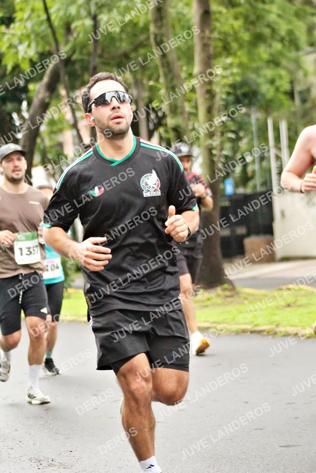 Foto del MEDIO MARATÓN ATLAS en Av. Patria, frente al Parque El Polvorín, Zapopan a las 08:16 · dorsal 4, 1357