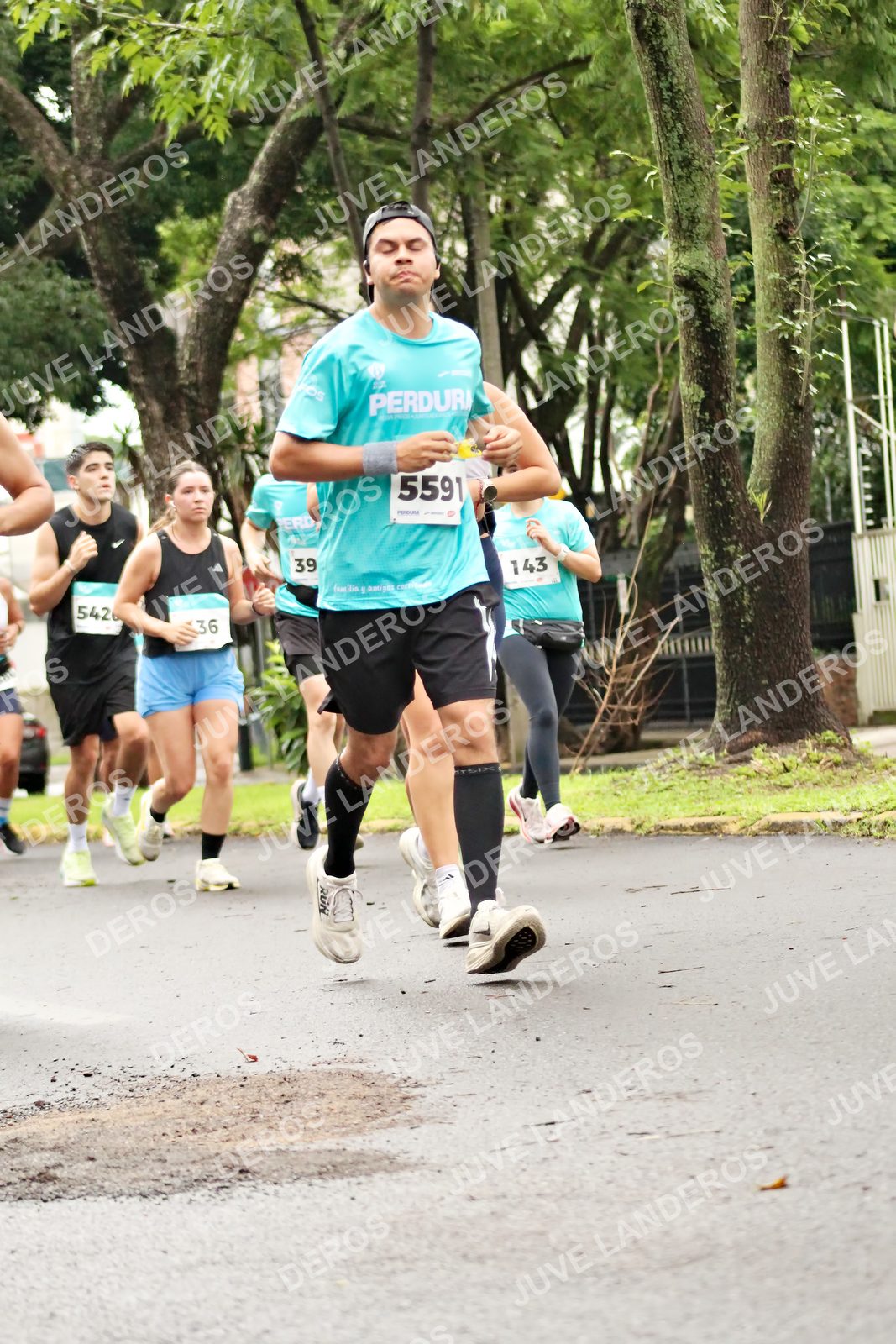 Foto del MEDIO MARATÓN ATLAS en Av. Patria, frente al Parque El Polvorín, Zapopan a las 08:34 · dorsal 39, 5591, 36, 143