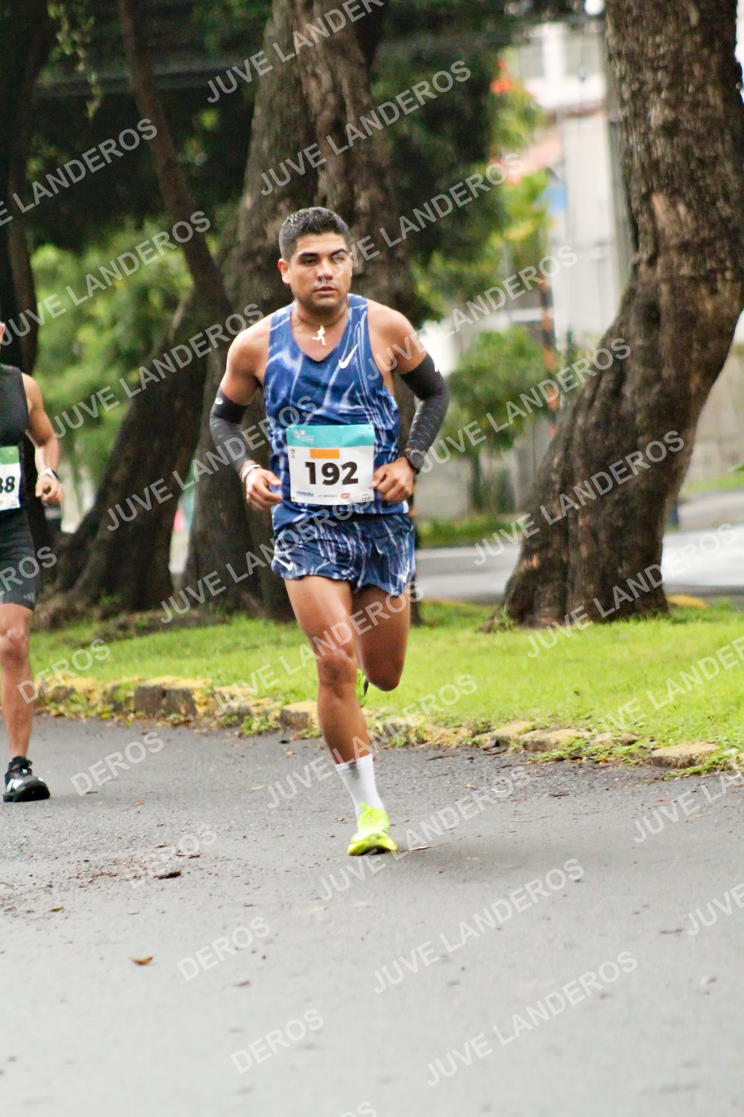 Foto del MEDIO MARATÓN ATLAS en Av. Patria, frente al Parque El Polvorín, Zapopan a las 07:59 · dorsal 192, 8