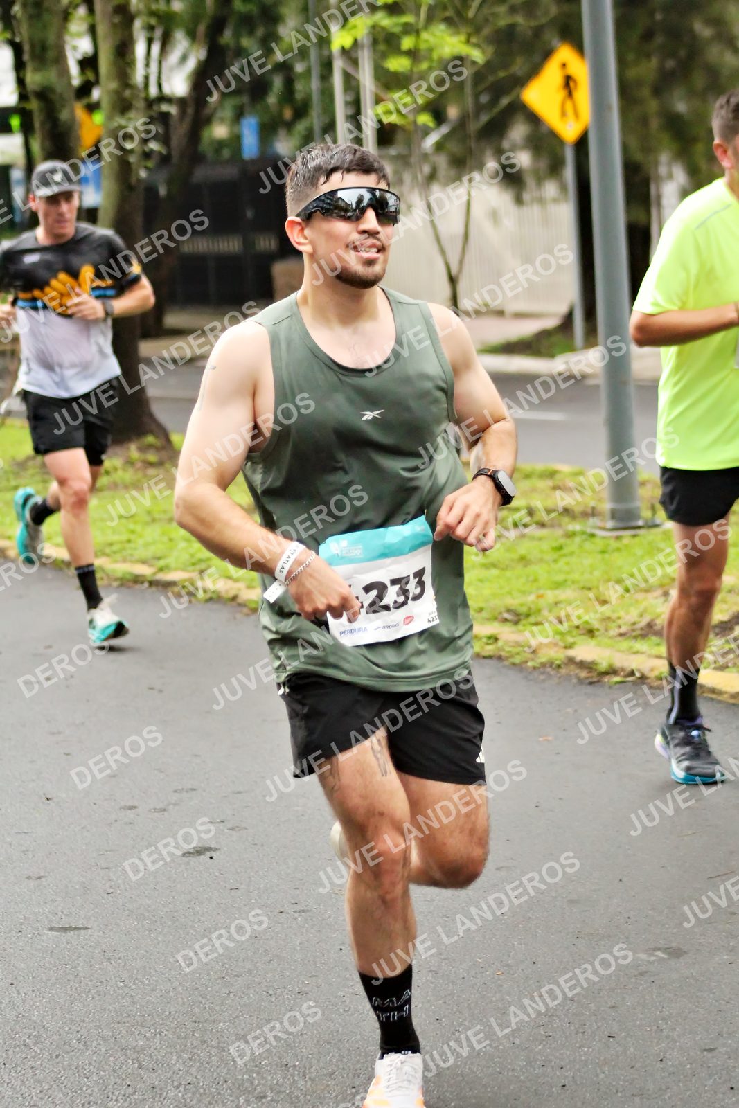 Foto del MEDIO MARATÓN ATLAS en Av. Patria, frente al Parque El Polvorín, Zapopan a las 08:12 · dorsal 233, 423