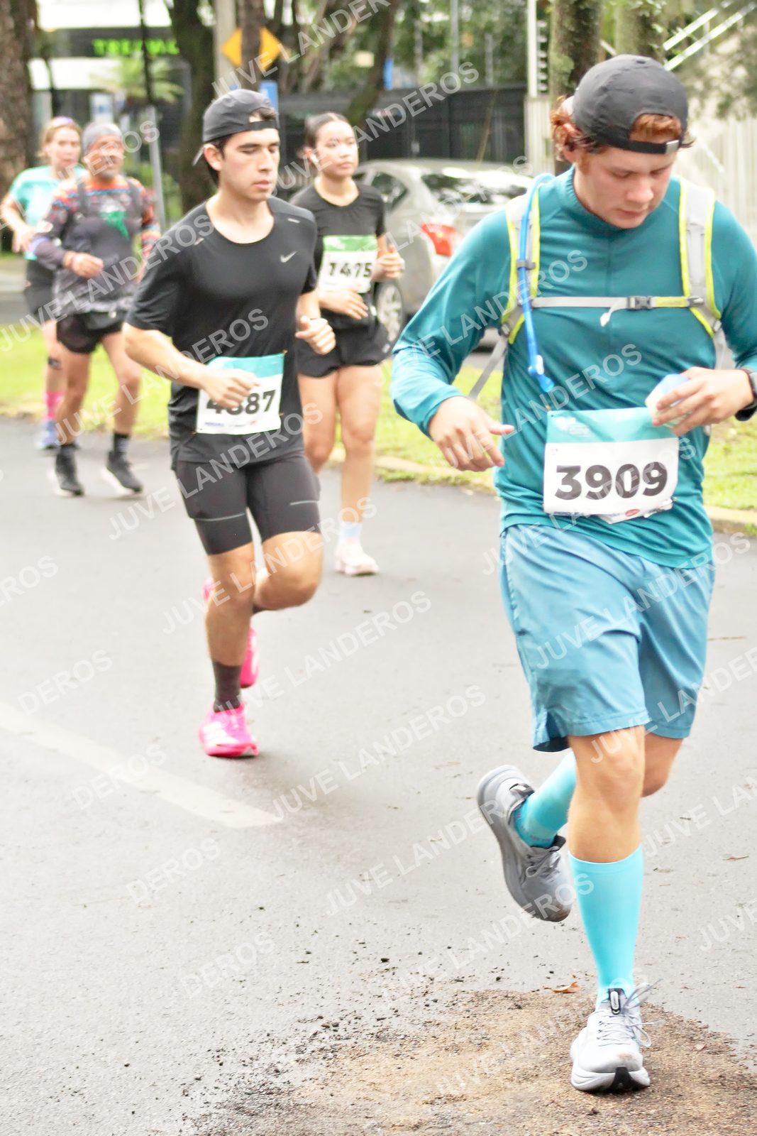 Foto del MEDIO MARATÓN ATLAS en Av. Patria, frente al Parque El Polvorín, Zapopan a las 08:49 · dorsal 3909, 1475