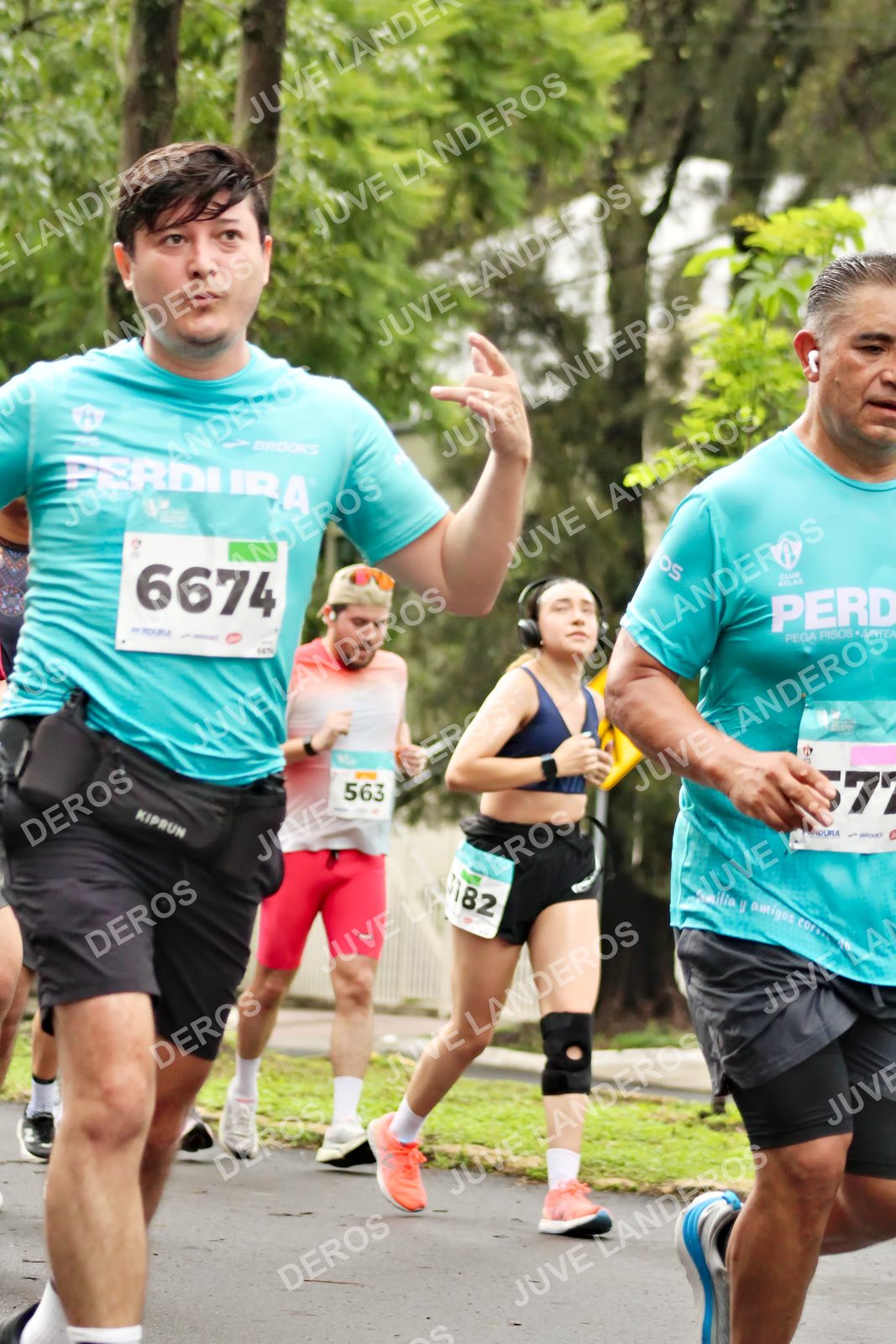 Foto del MEDIO MARATÓN ATLAS en Av. Patria, frente al Parque El Polvorín, Zapopan a las 08:35 · dorsal 6674, 563, 3182