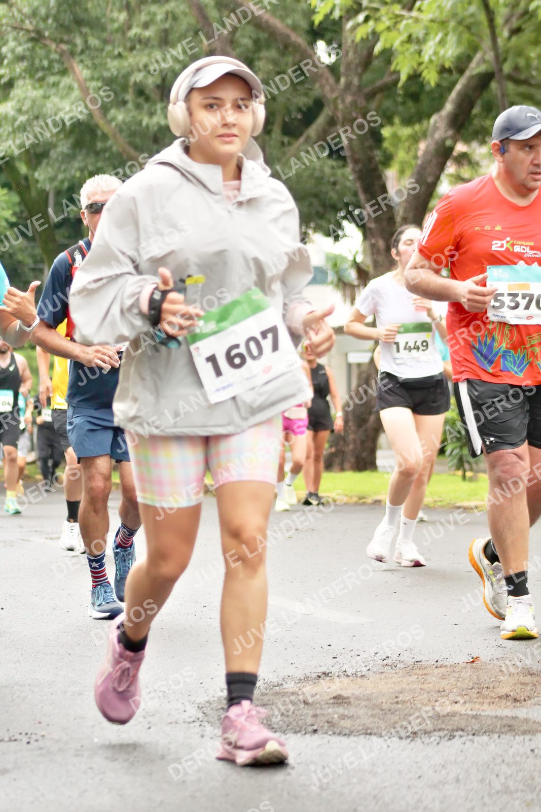 Foto del MEDIO MARATÓN ATLAS en Av. Patria, frente al Parque El Polvorín, Zapopan a las 08:43 · dorsal 449, 1607, 1, 537